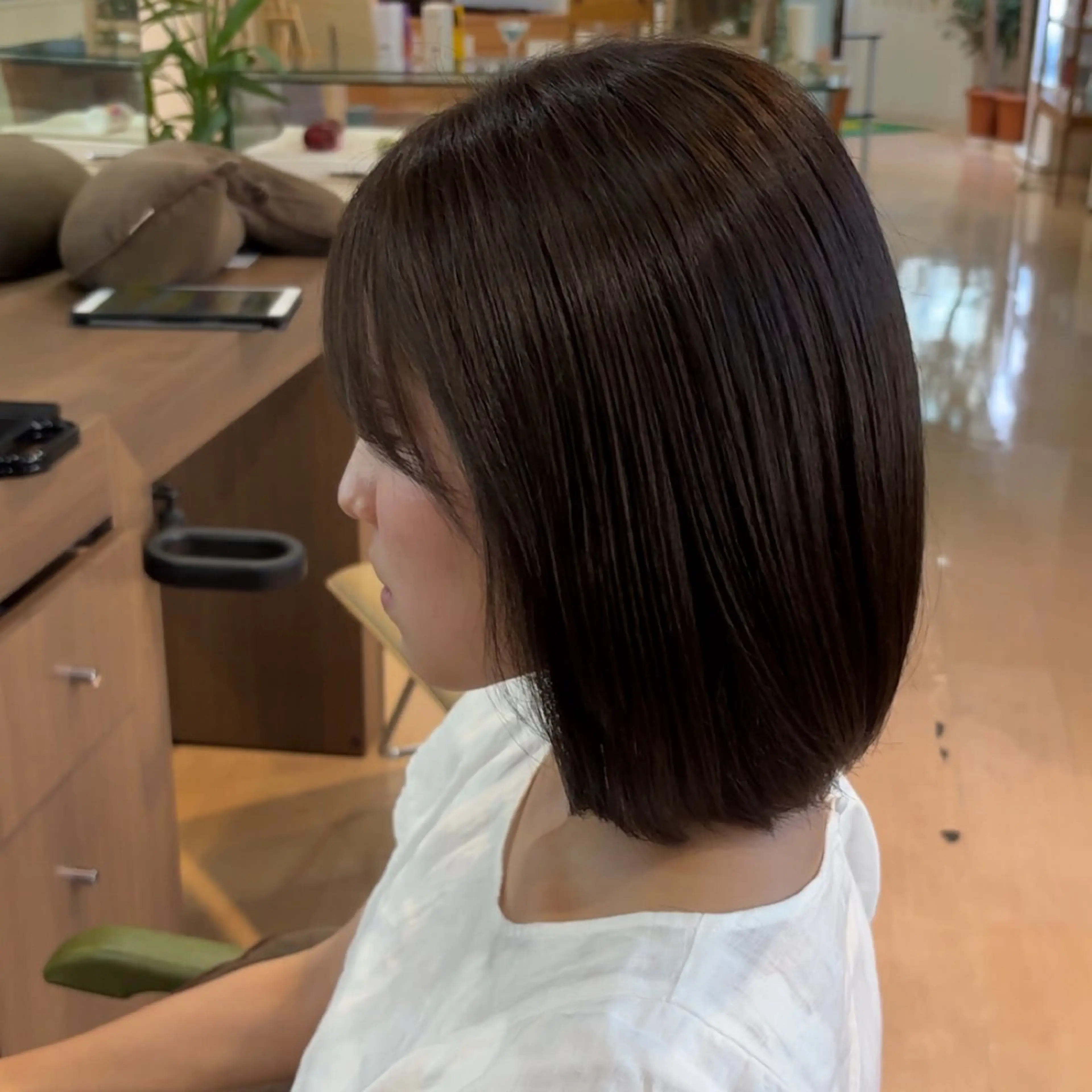 ミディアム カラー ベージュカラー オリーブベージュ ボブ メンズケアパーマ✨️ ケアブリーチカラーのヘアスタイル