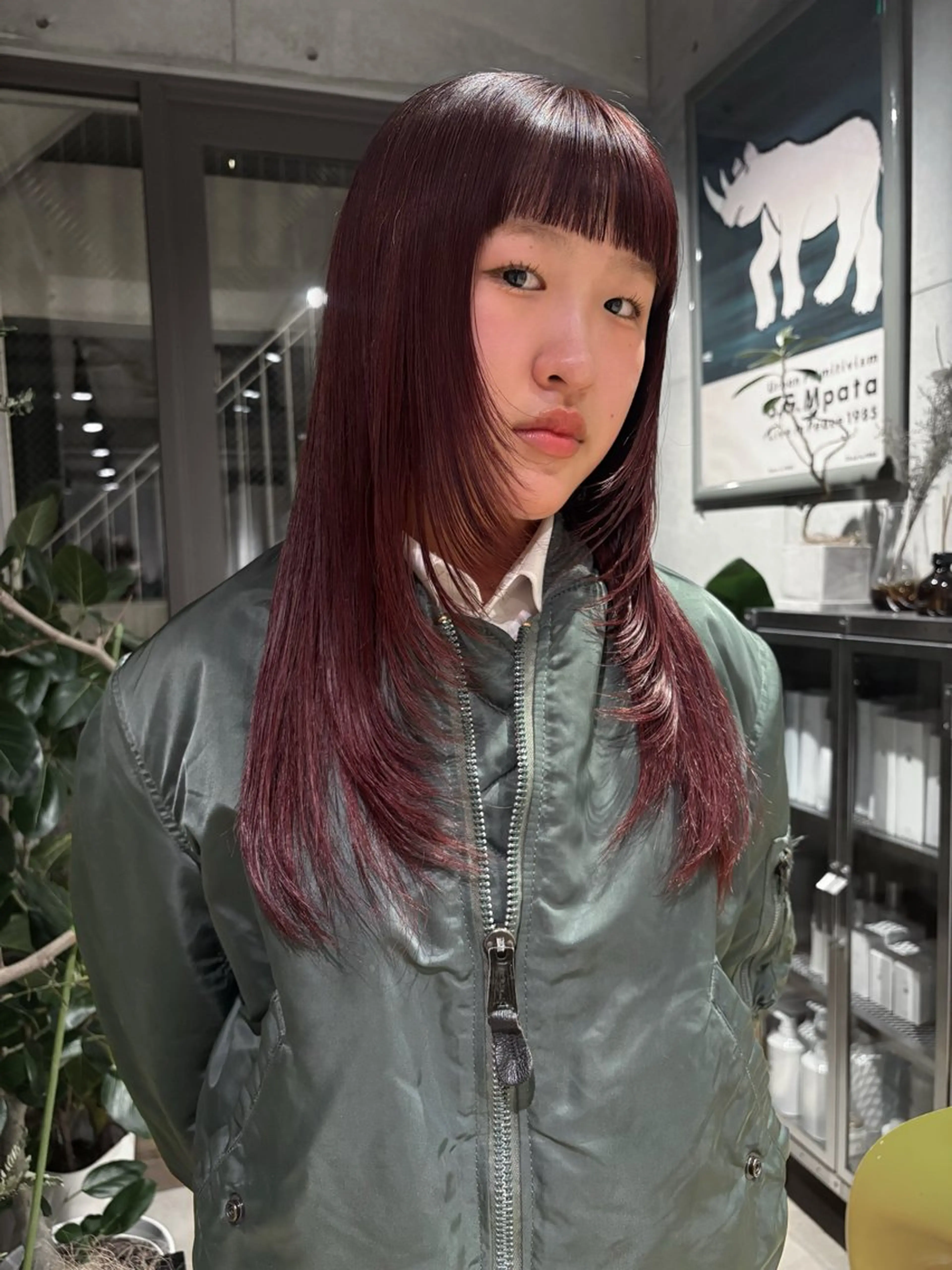 セミロング カット ヘアカラー sliver renのヘアスタイル