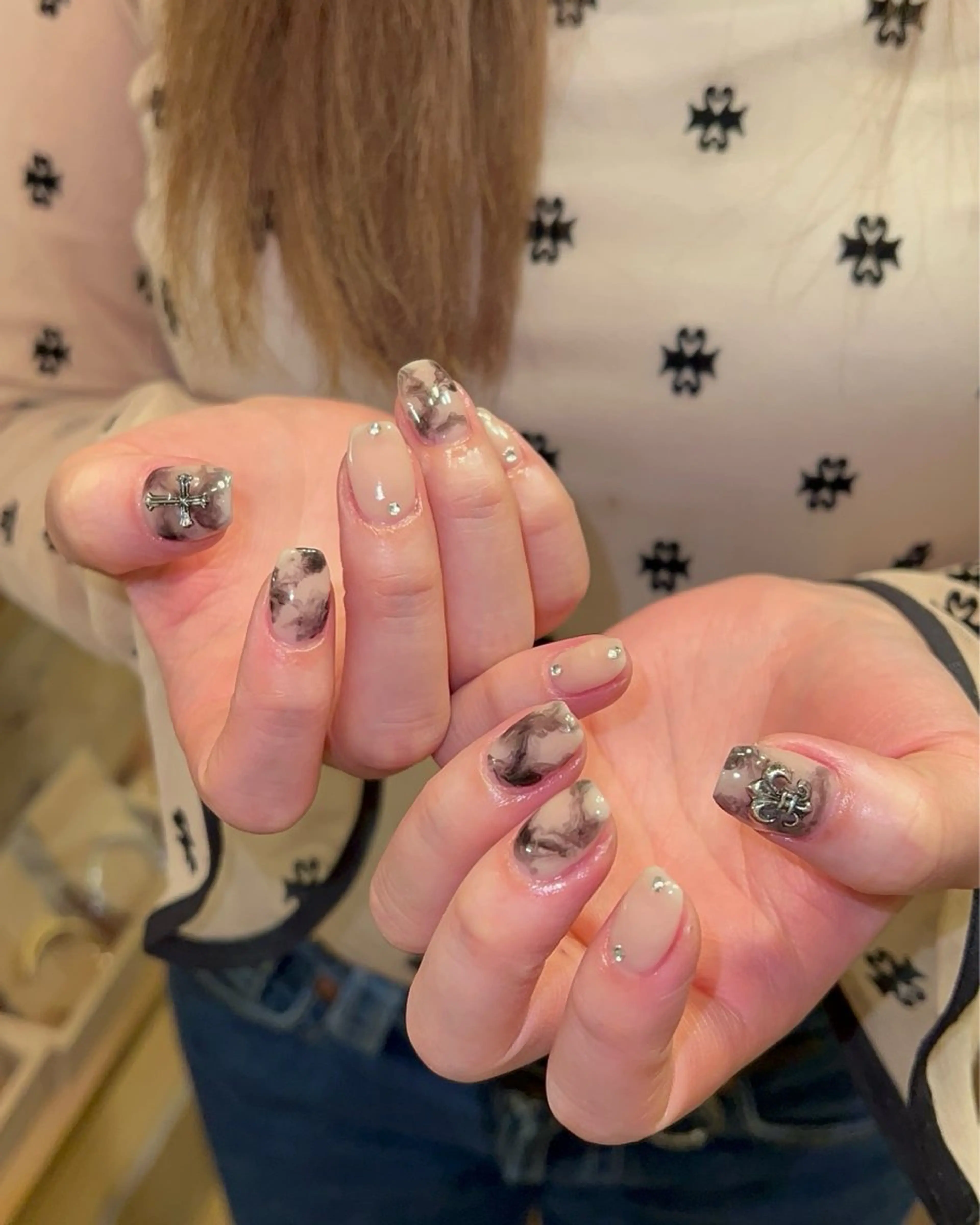 ネイル ハンドネイル フットネイル ハンドケア Nes.Nail所属・Miyagi Asamiのネイルデザイン