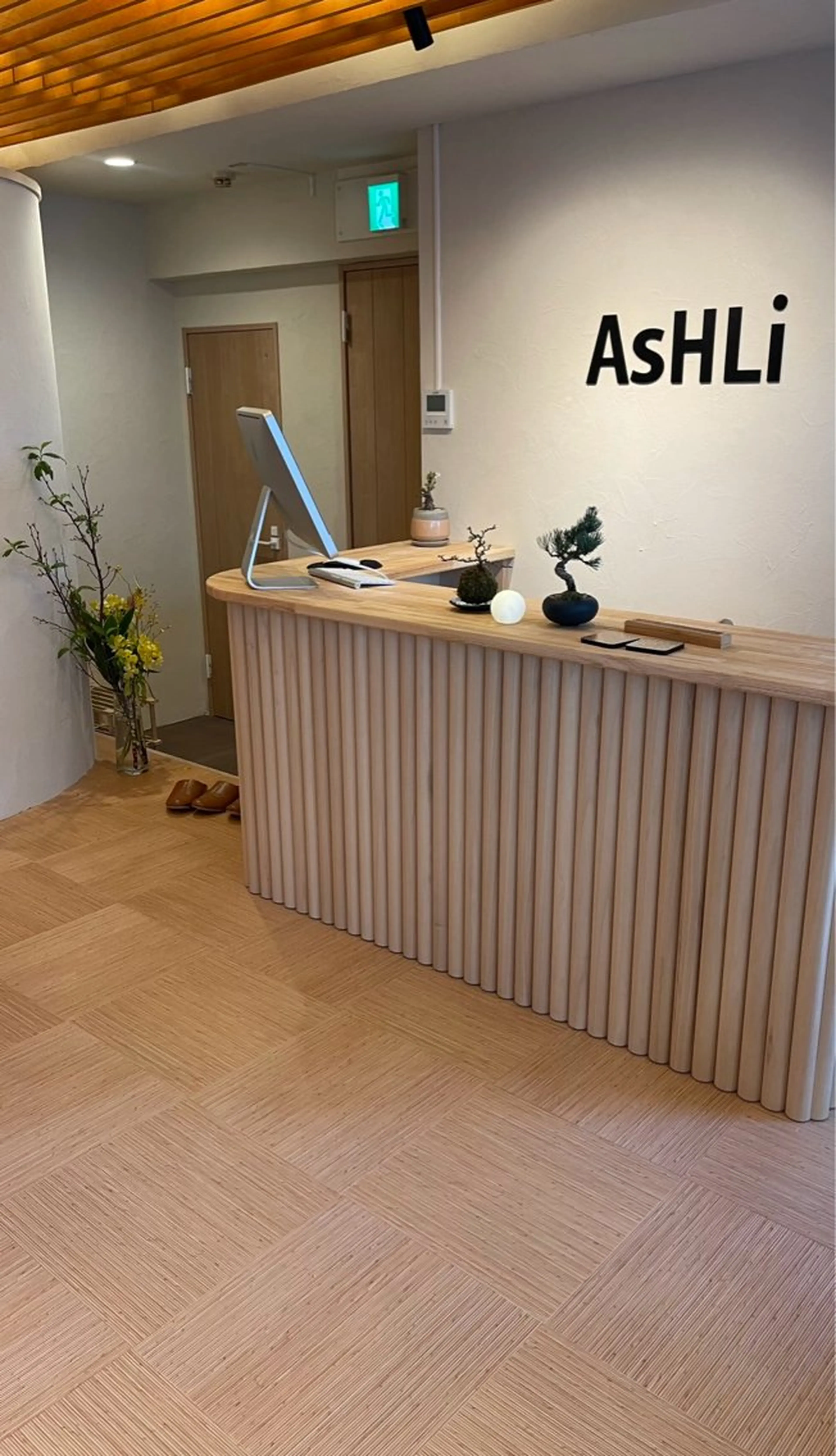 アイブロウ ハリウッドブロウリフト メンズアイブロウ 眉毛ワックス脱毛 AsHLi表参道所属・AsHLi 南青山のエステ・リラクイメージ