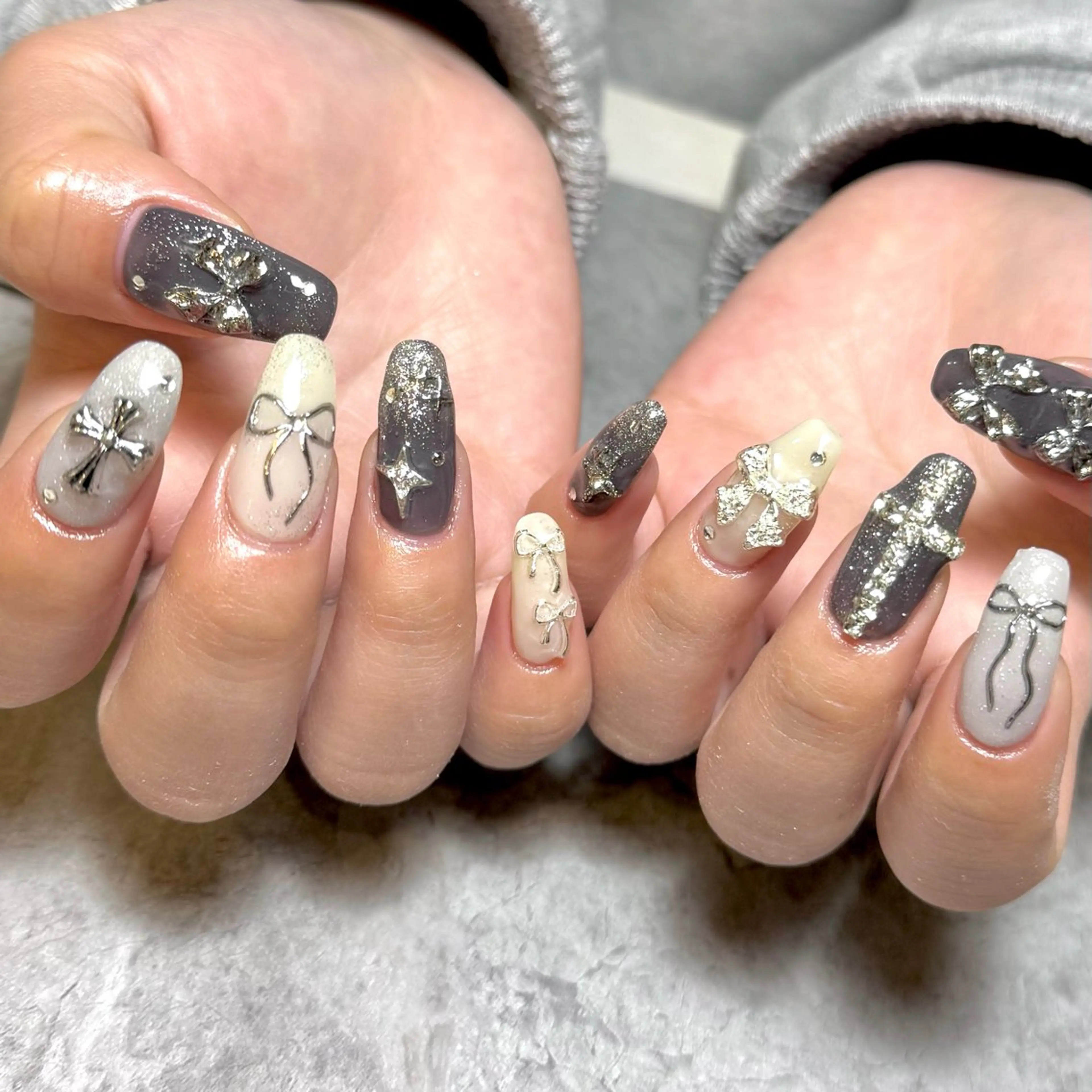 ネイル キラキラネイル マグネットネイル ミラーネイル リボン ハンドネイル Nail Salon Lillion【リリオン】所属・lillion karenのネイルデザイン