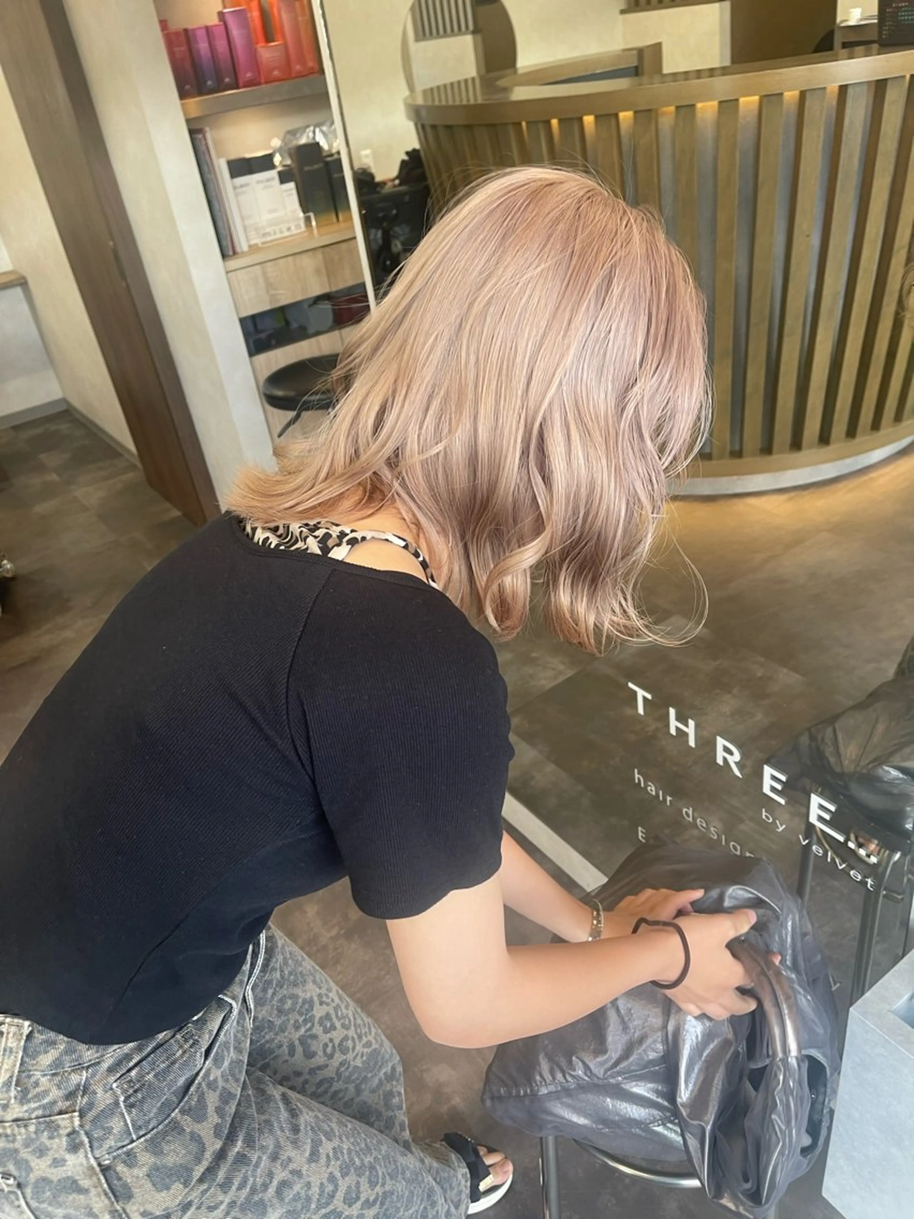 セミロング カラー ブリーチ ダブルカラー ヘアカラー まつ毛パーマ🤎 透明感カラー🌿のヘアスタイル