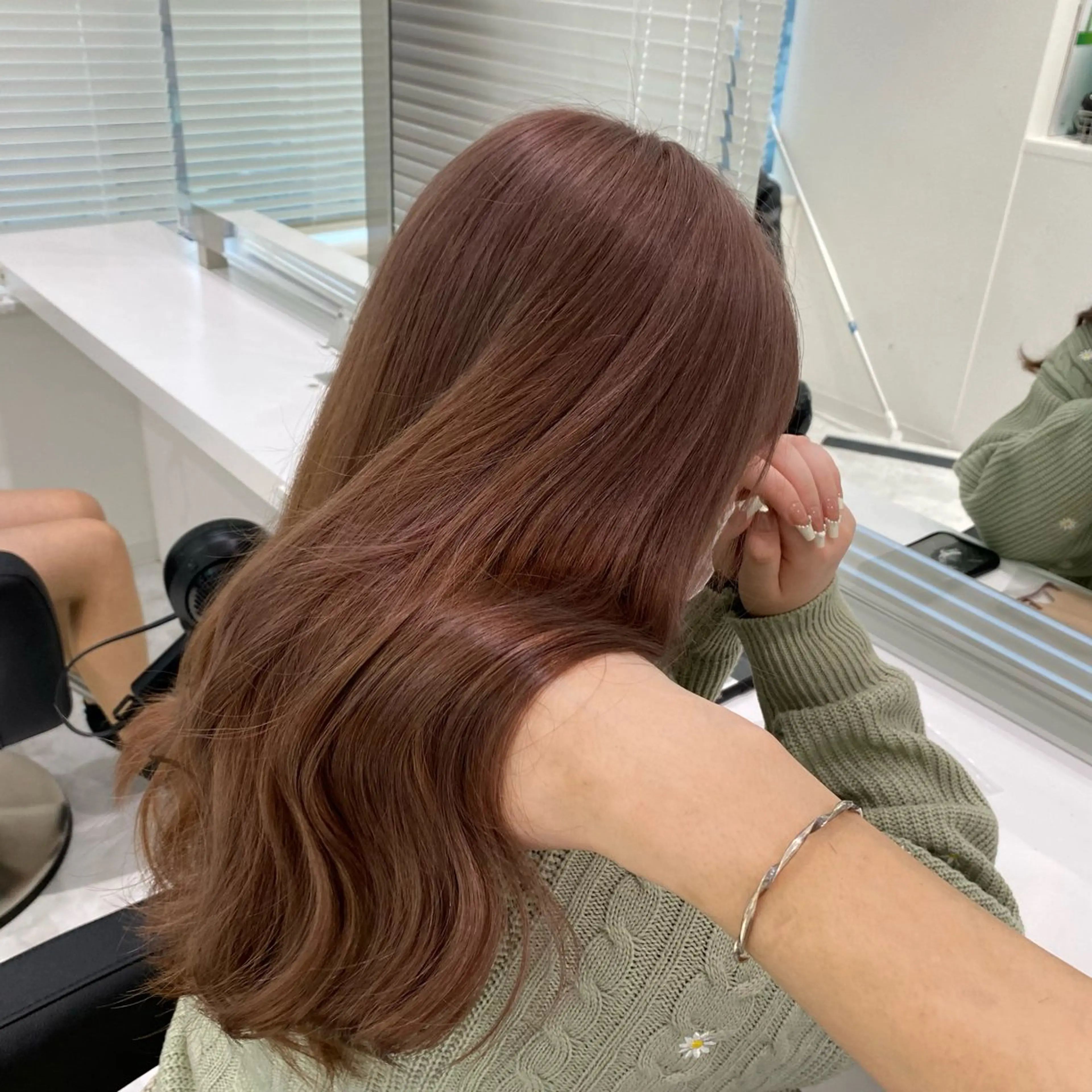 セミロング カラー ヘアカラー ✨透明感、艶髪ヘア✨ 韓国ヘア特化💖のヘアスタイル