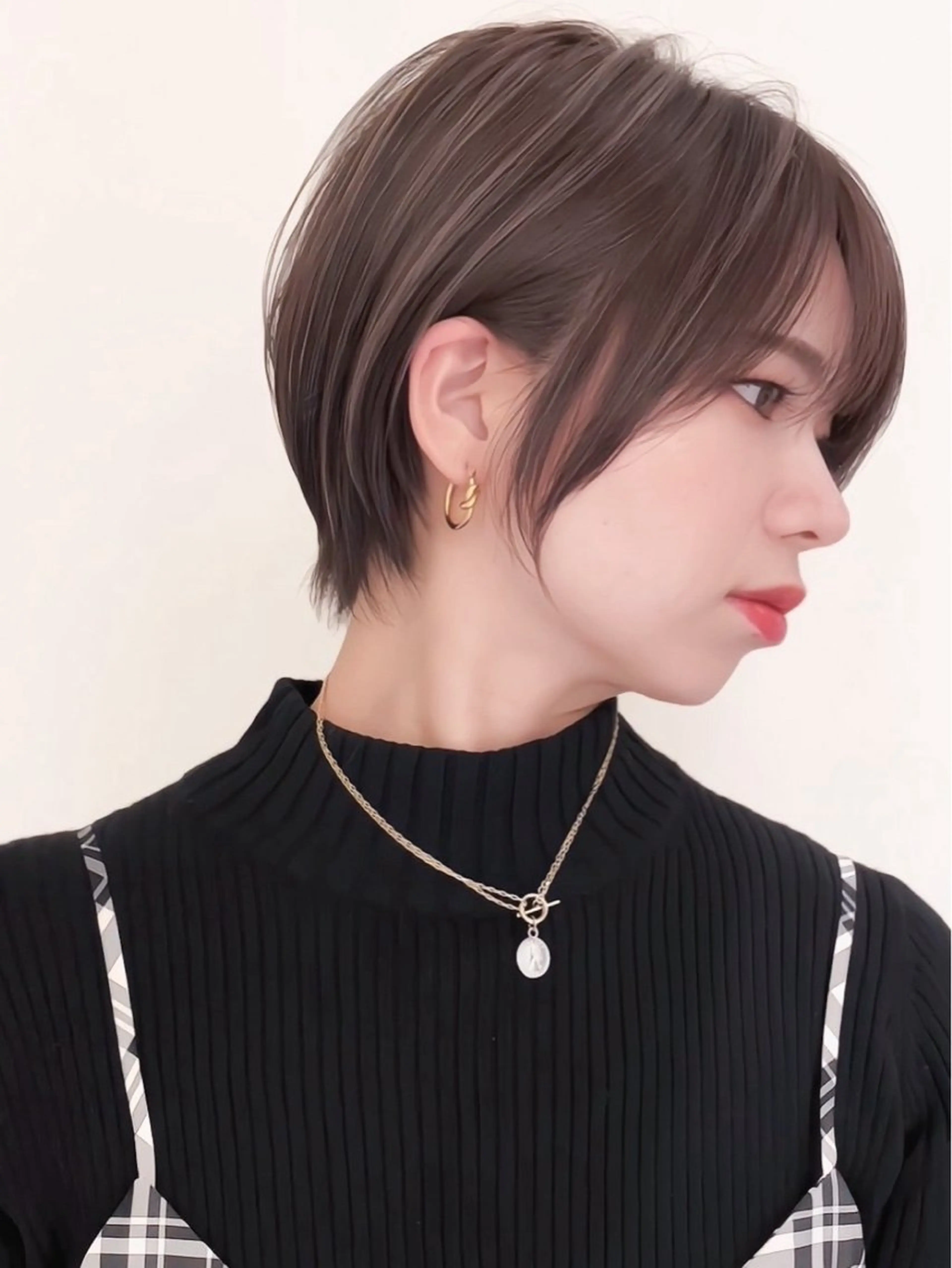 ショート カラー ショートボブ アディクシーカラー バレイヤージュ ブリーチ ケアブリーチ 大人レイヤー ヨシミカズヤのヘアスタイル