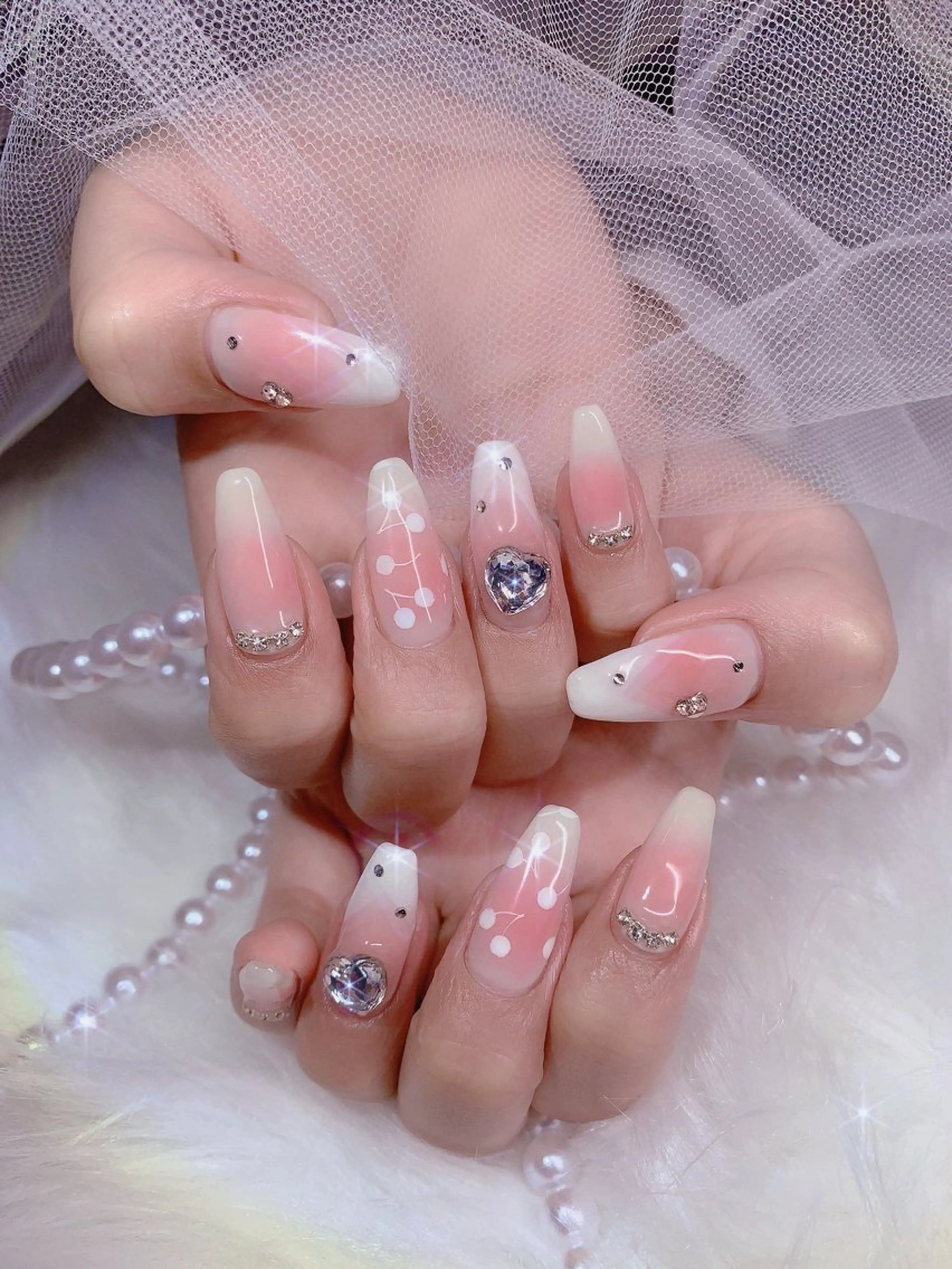 ネイル アートネイル チークネイル ハート キラキラネイル 韓国ネイル シェアサロンLei.g(レイジー)所属・3Dアートネイル💗 都築レナのネイルデザイン