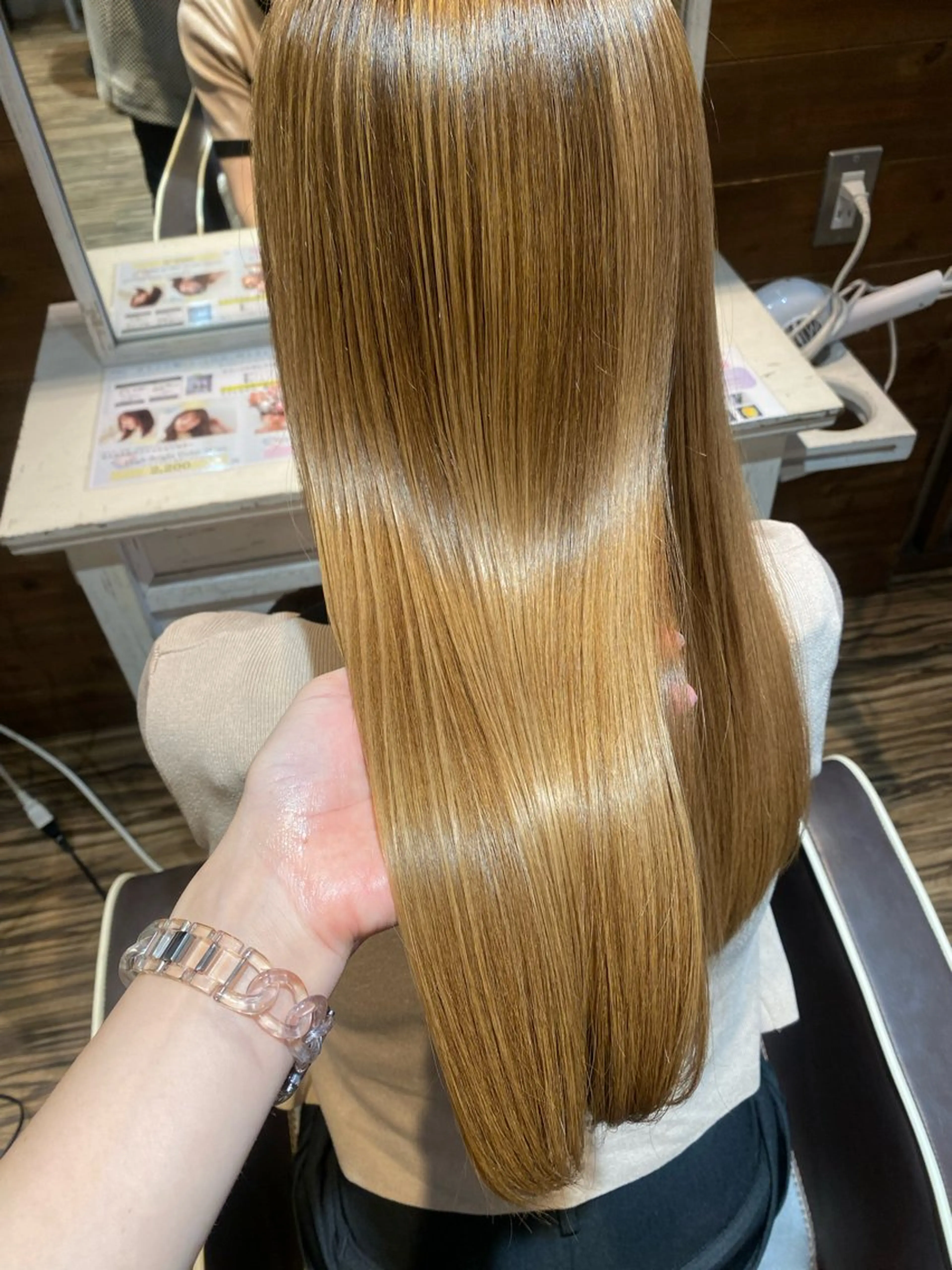 ロング Arisa MODE K'sのヘアスタイル