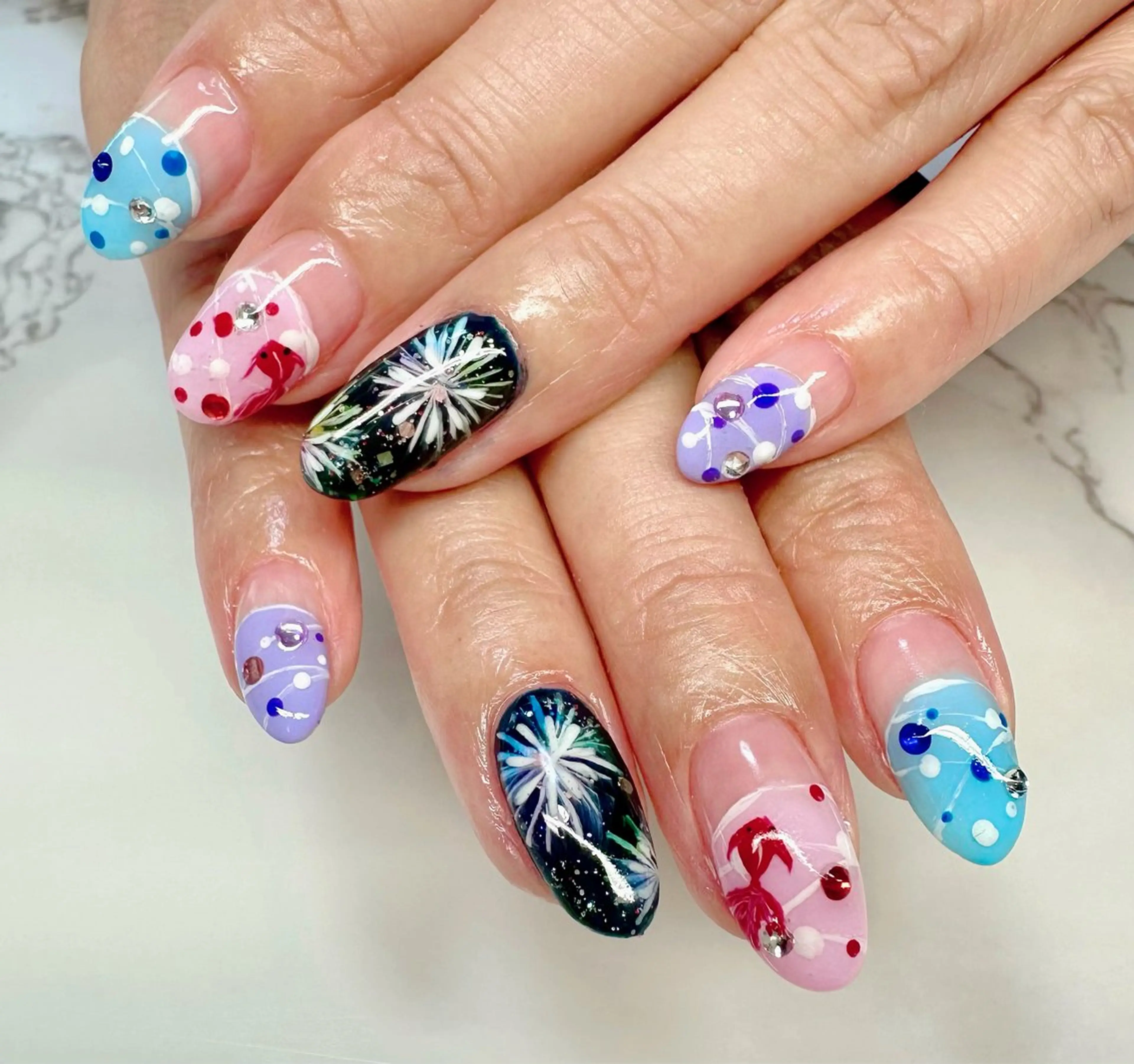 ネイル オーロラネイル マグネットネイル ニュアンスネイル ワンカラーネイル 夏ネイル M.N_ nailのネイルデザイン