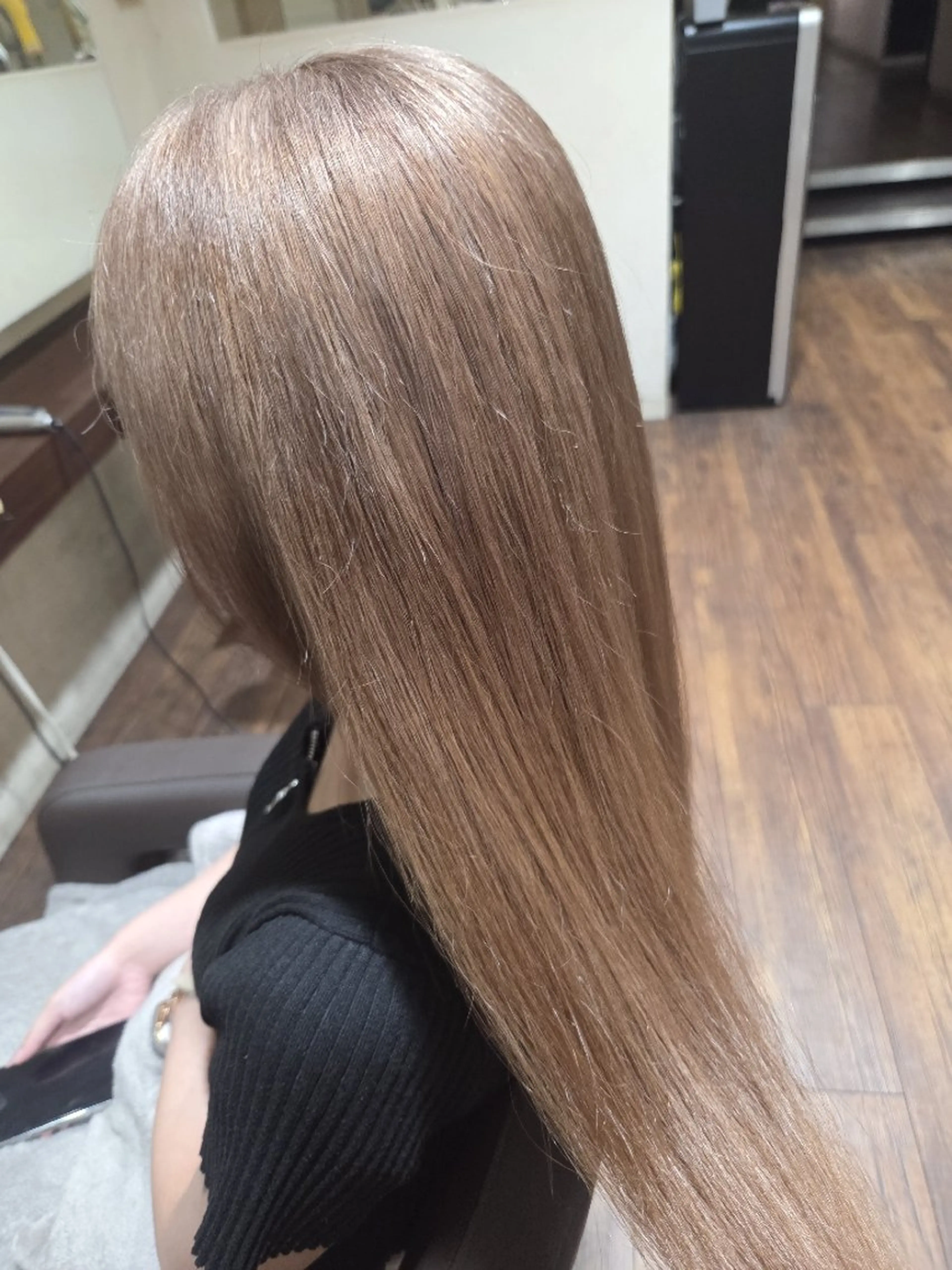 ロング カラー グレージュ ミルクティーグレージュ Art hair RIDE石山店所属・杉本 小夜のヘアスタイル
