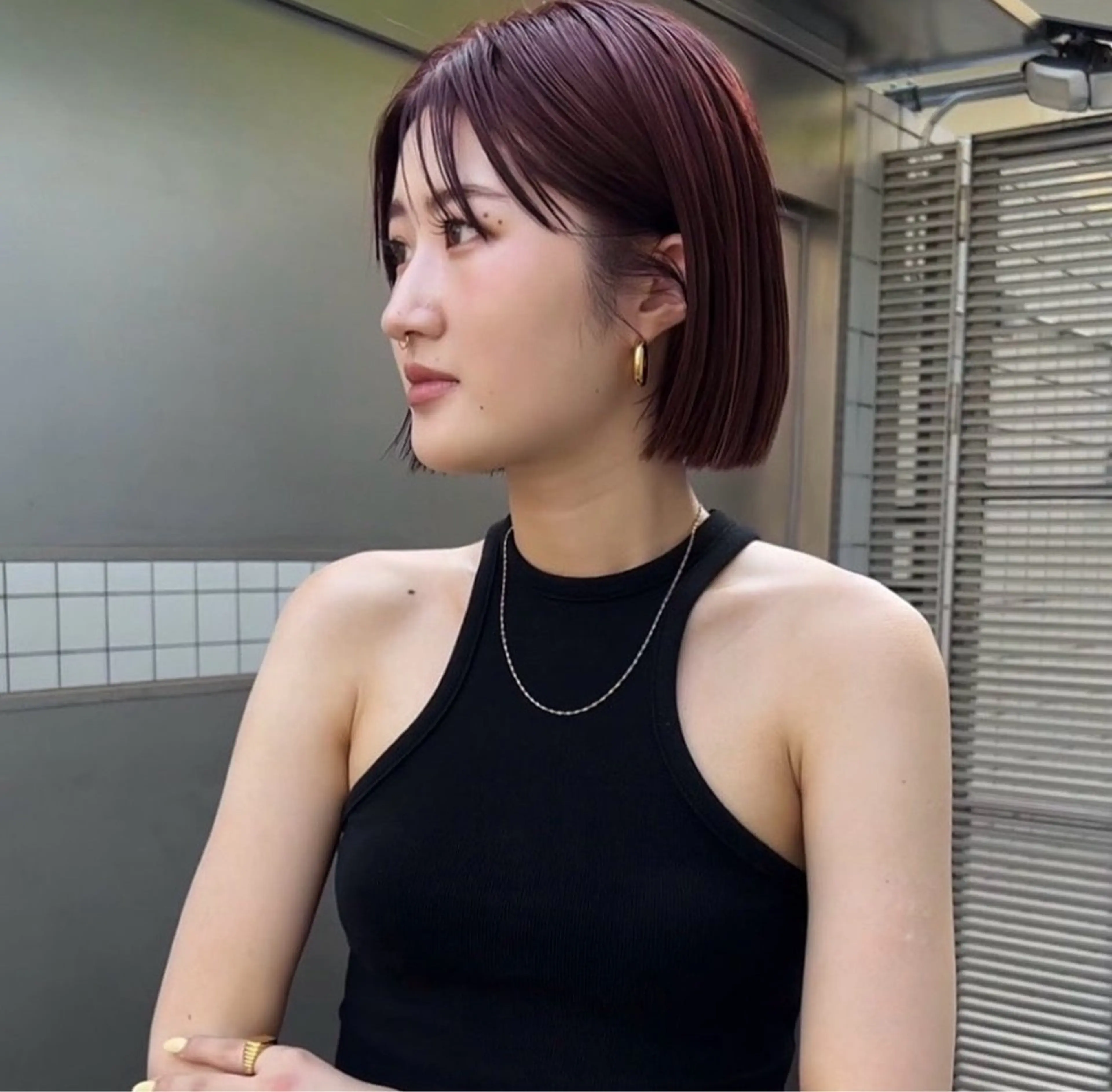 ショート カラー カット ヘアカラー トリートメント Moe ベージュカラーのヘアスタイル