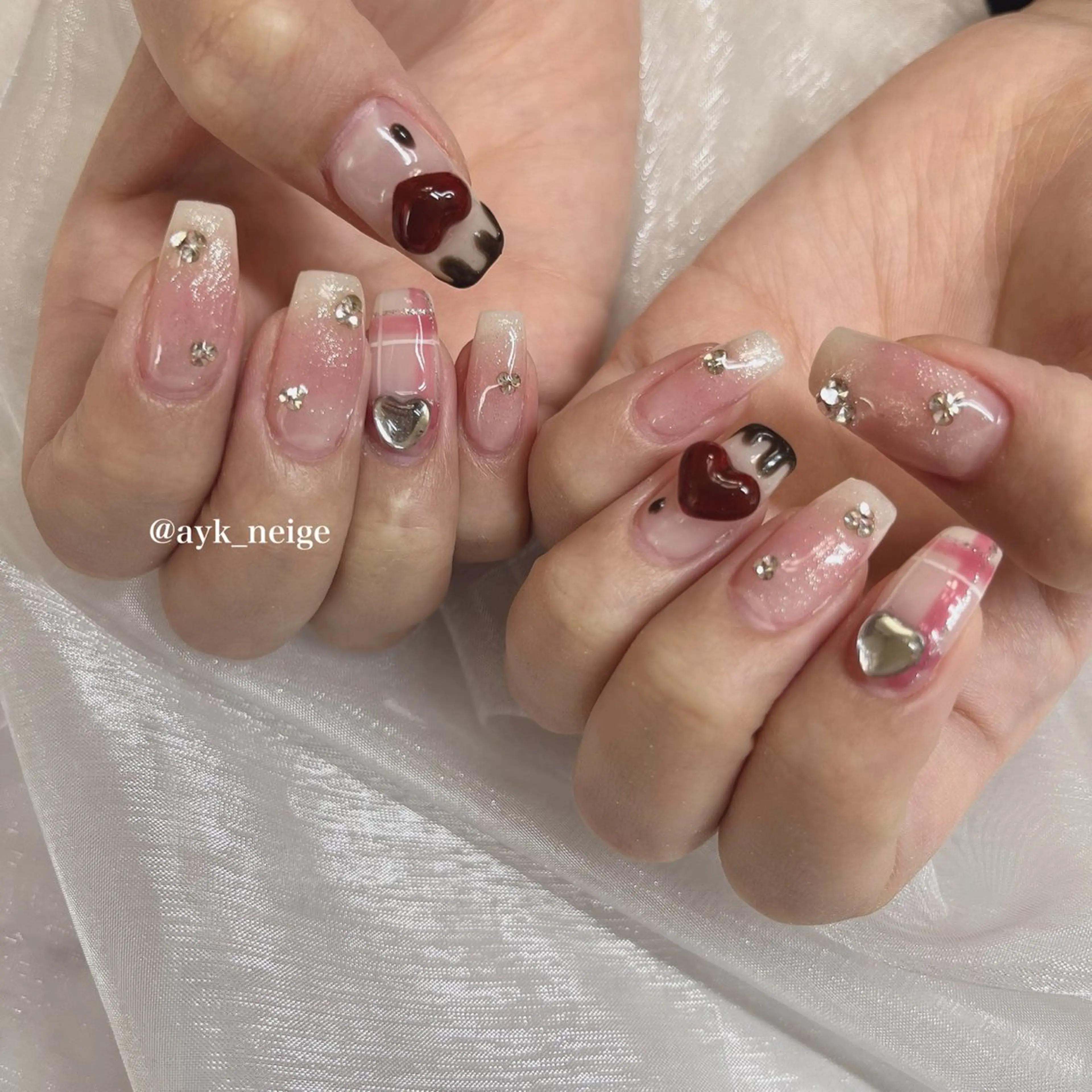 ネイル フットネイル キラキラネイル 韓国ネイル リボン n'eige nail所属・大谷 綾香のネイルデザイン