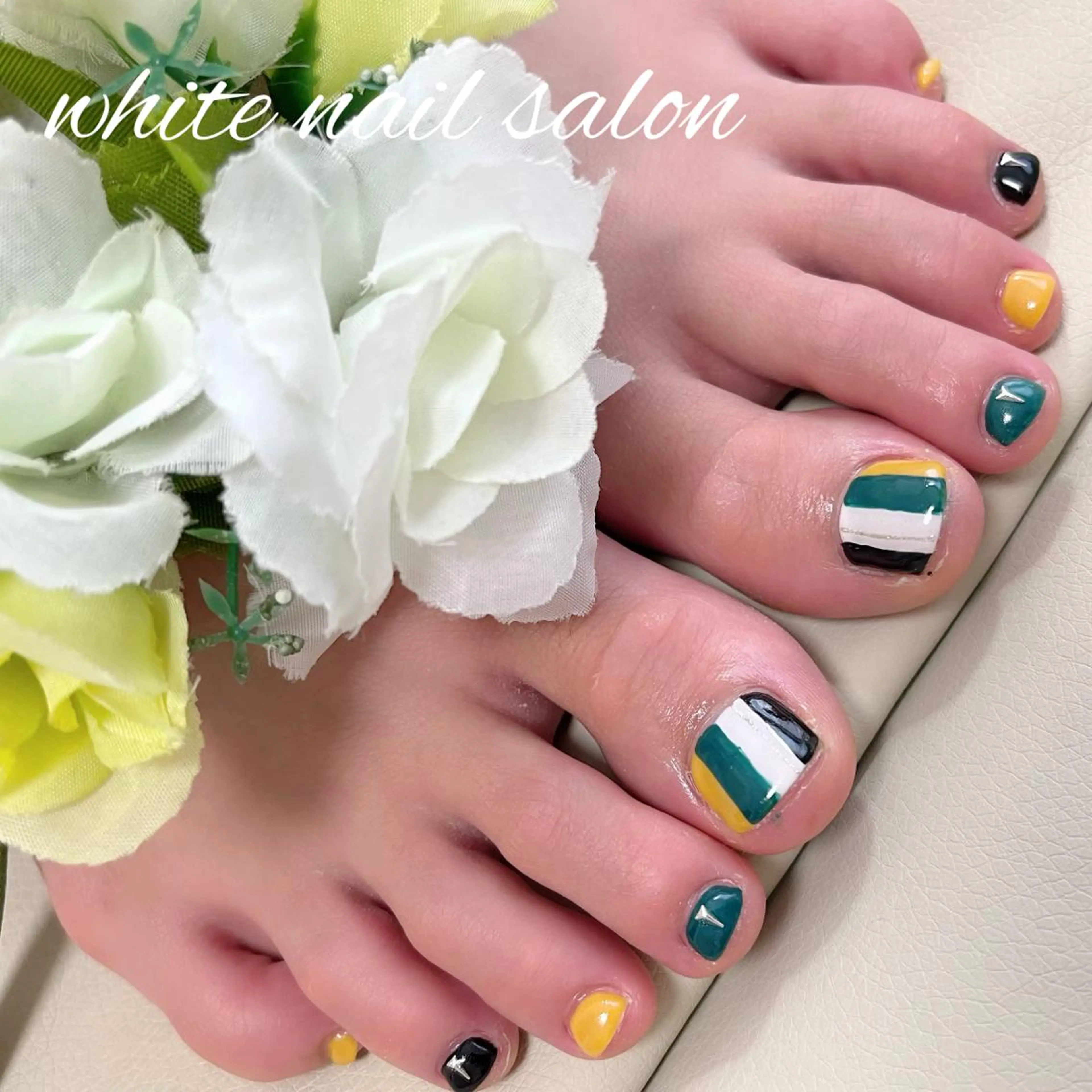 ネイル フットネイル ジェルネイル ハードジェル ラメ(グリッター) 持ち込み フットネイル white nail salonのネイルデザイン