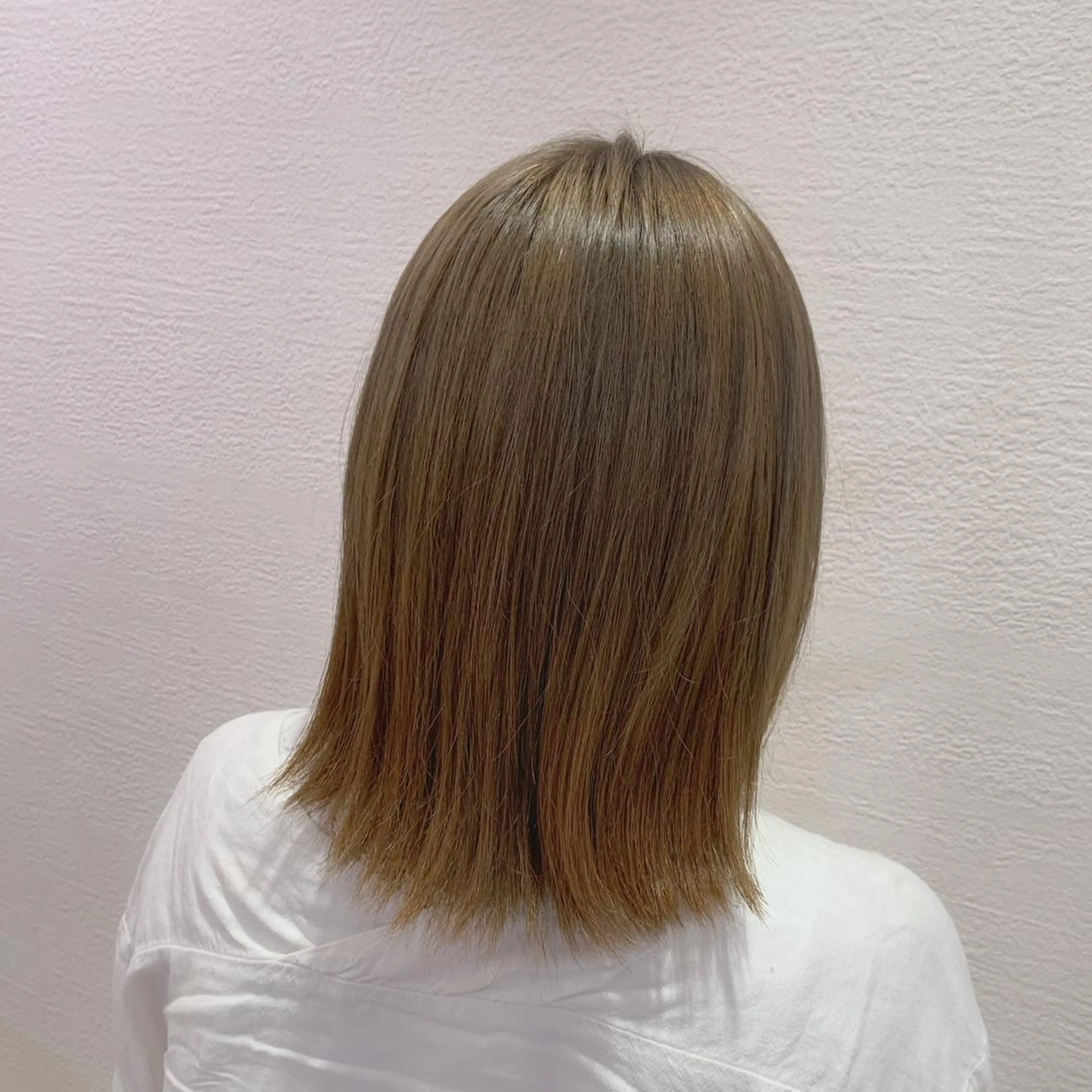 ミディアム カラー ベージュカラー ブリーチ ミルクティーベージュ しながわ はるかのヘアスタイル