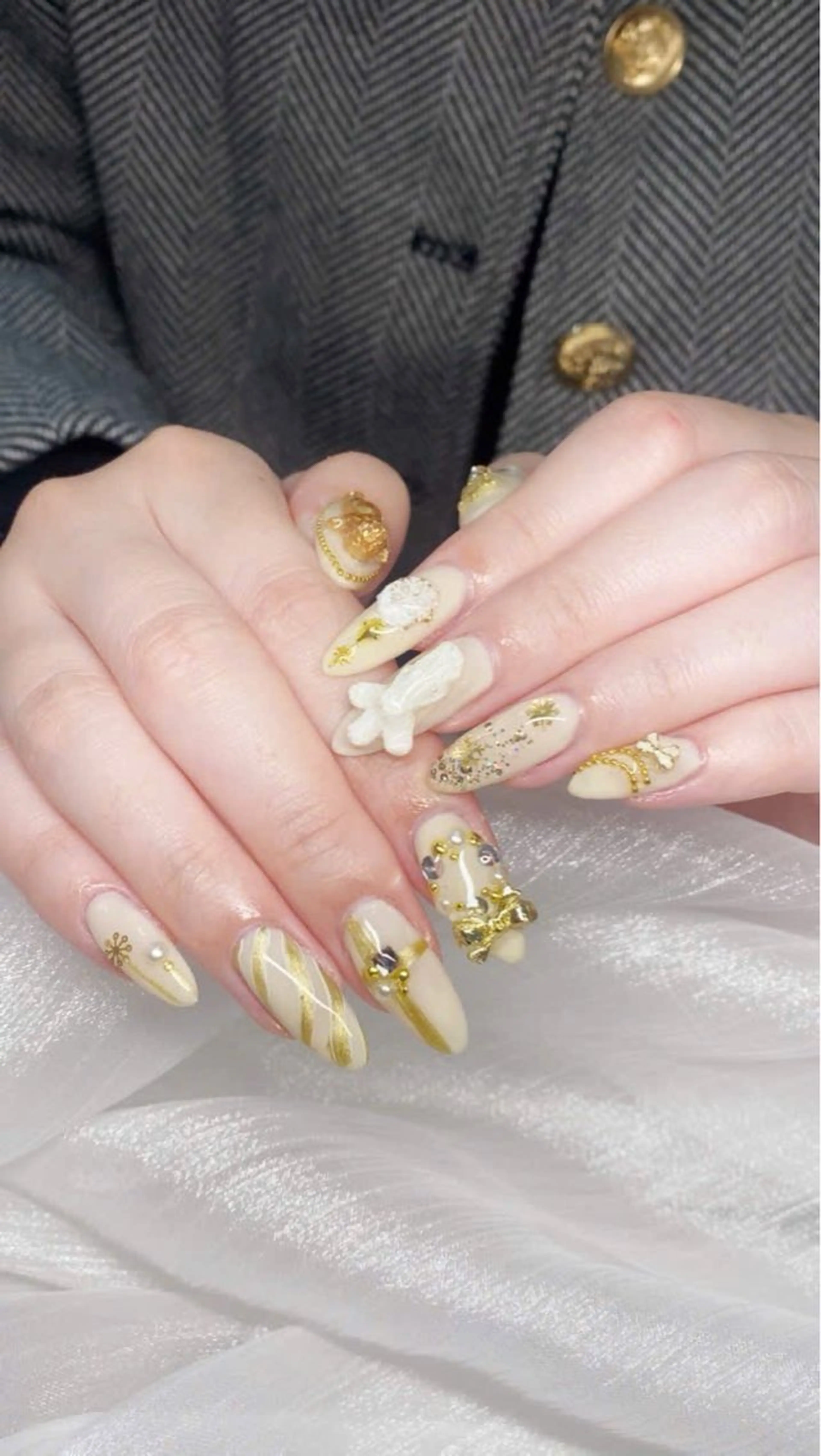 ネイル フレンチネイル グラデーション キラキラネイル 韓国ネイル マグネットネイル ハンドネイル ハンドケア Hara Nail 【パラジェル使用】のネイルデザイン