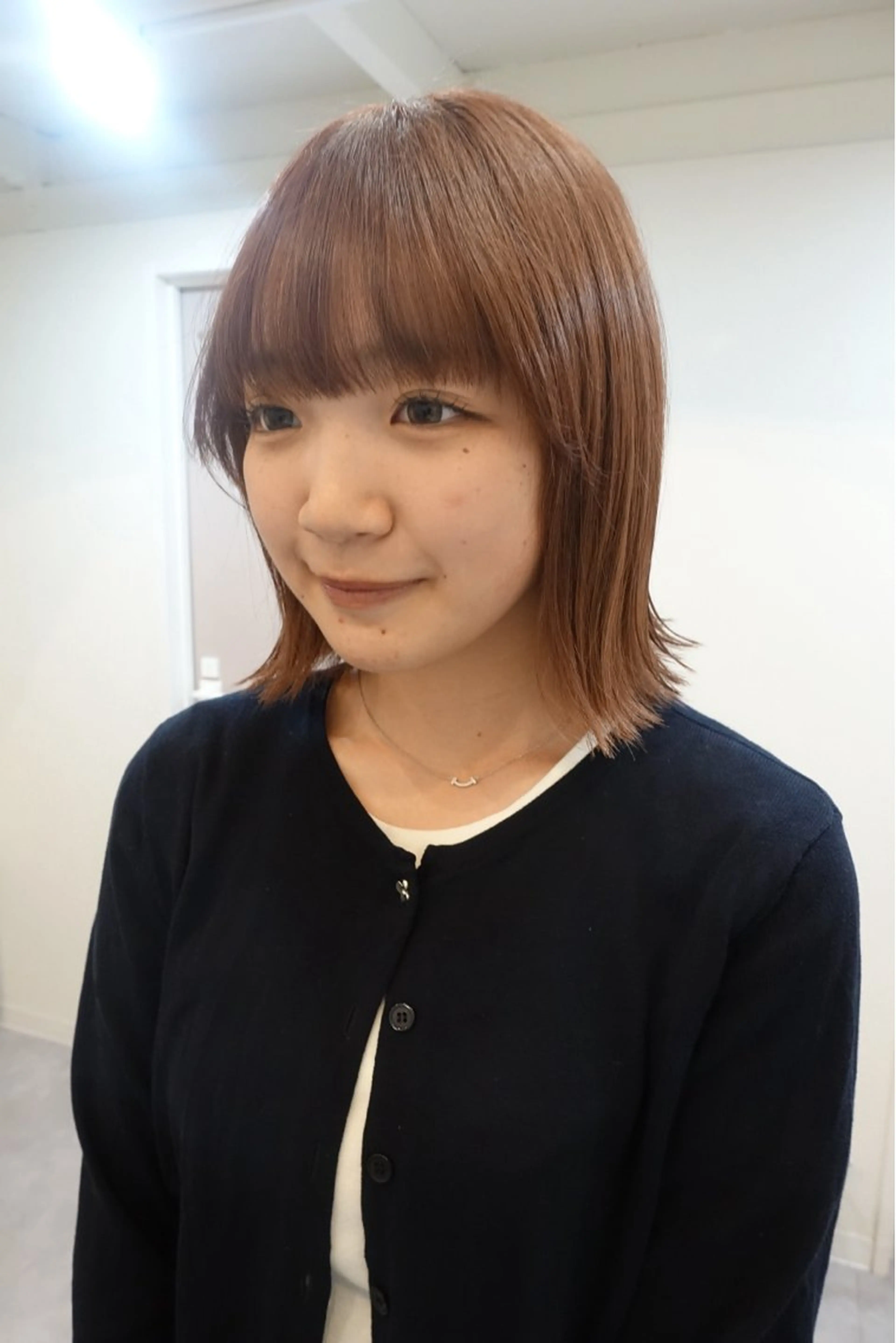 ショート カラー ベージュカラー ミルクティーベージュ カット ヘアカラー izu 🫧のヘアスタイル
