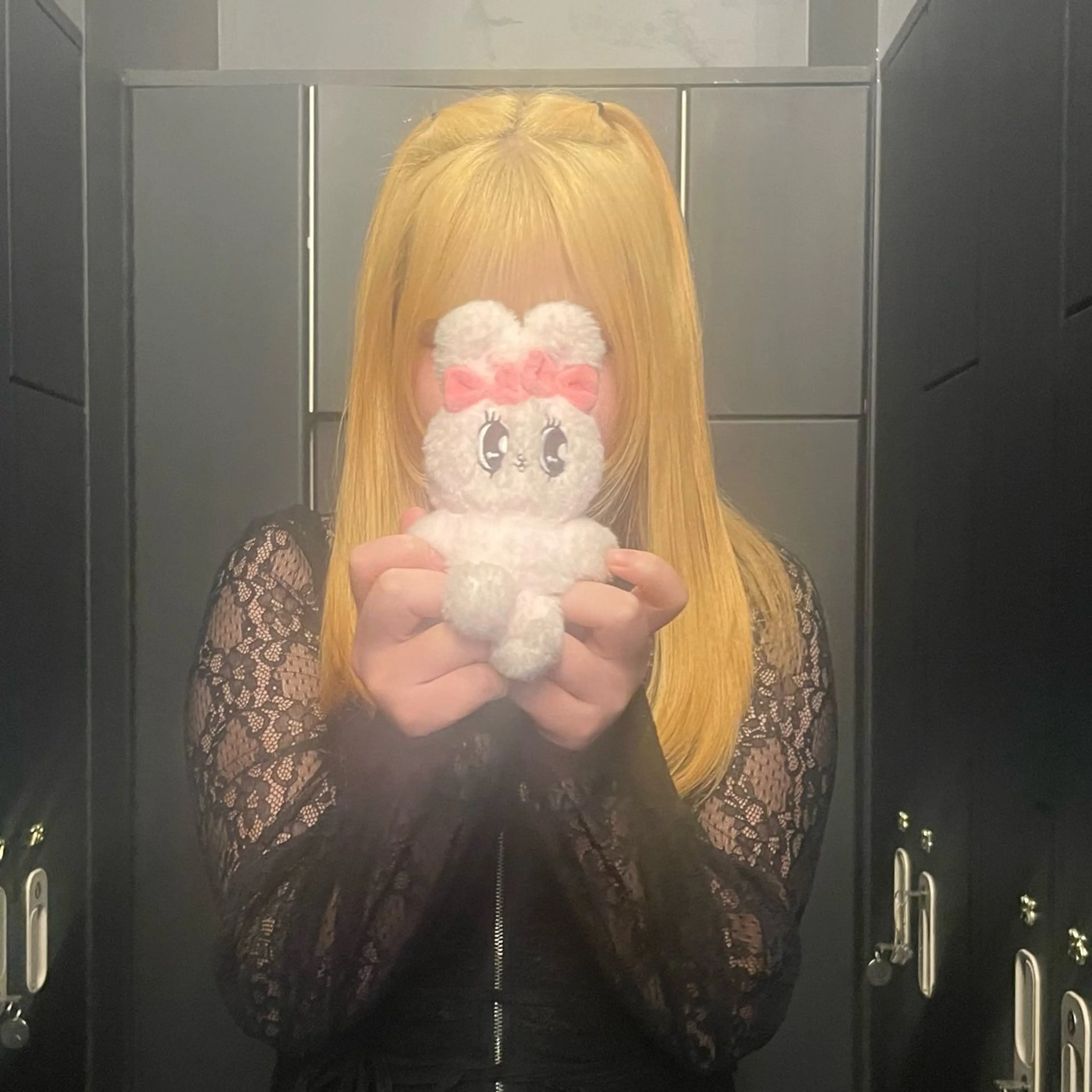 ミディアム カラー ヘアカラー トリートメント ハイトーン×デザイン 🪽🫧HIKARIのヘアスタイル