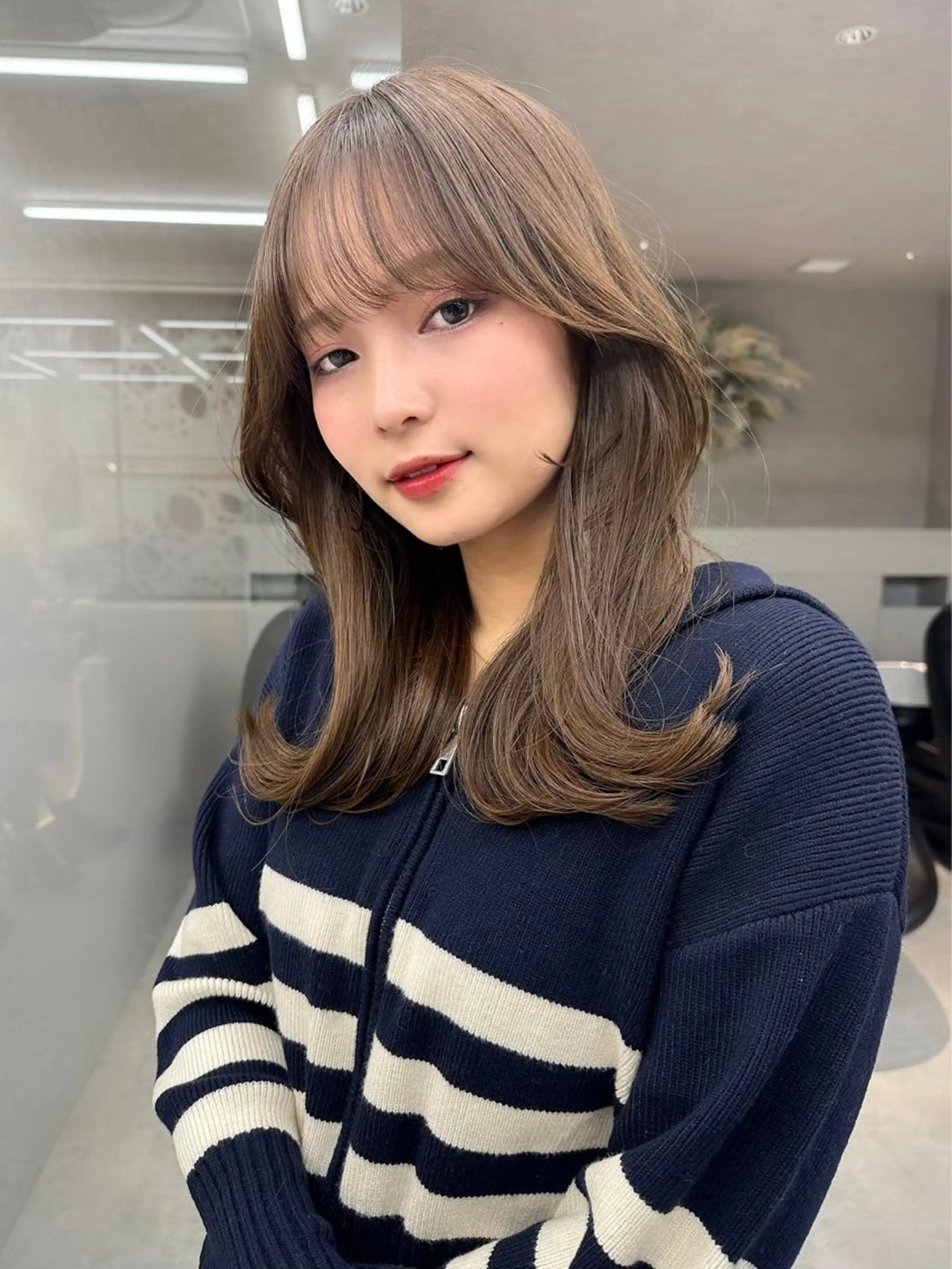 セミロング カラー トリートメント 韓国🇰🇷レイヤー 透明感/秀瑛🩶のヘアスタイル