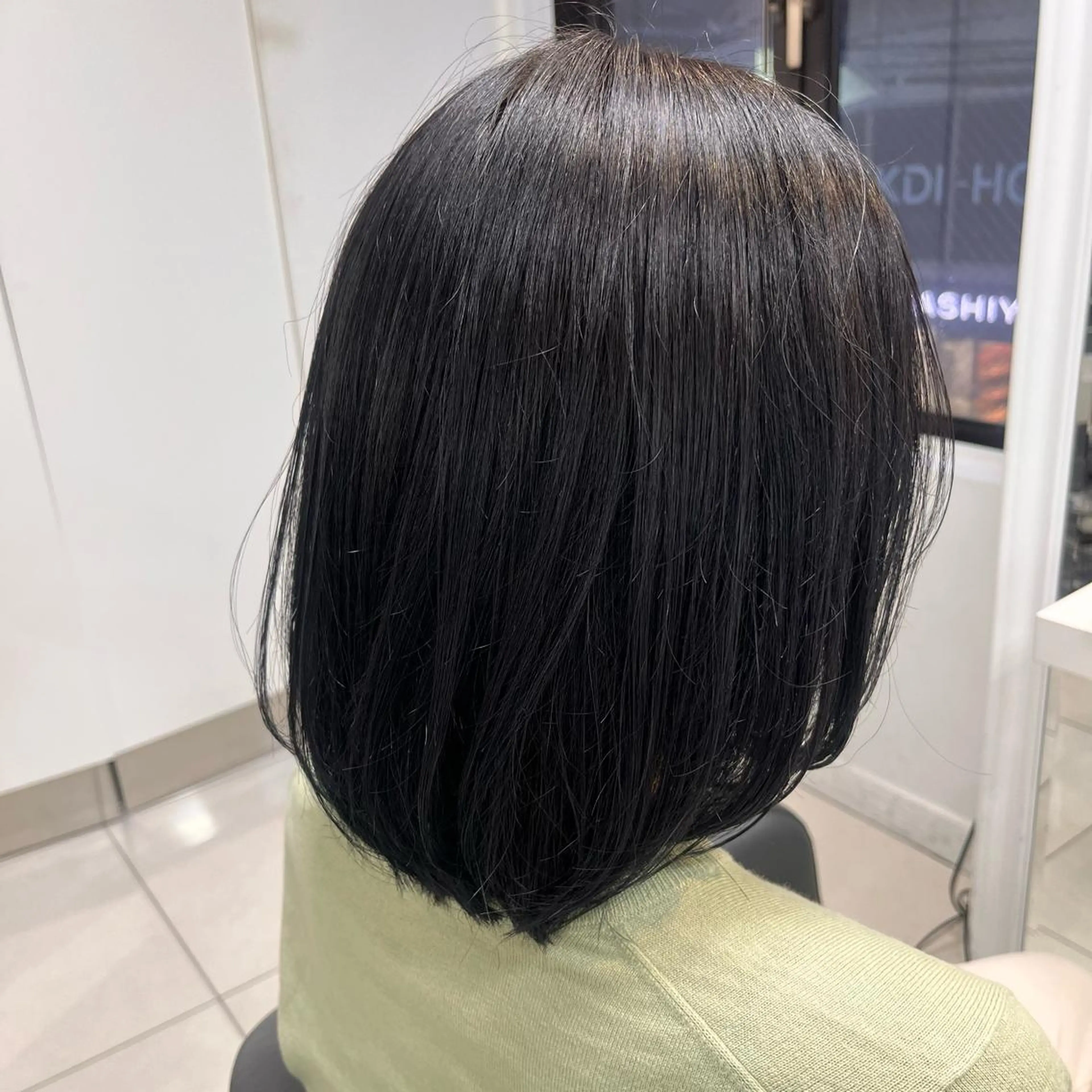ミディアム カラー 黒髪 ブルーカラー ブルーブラック カット ヘアカラー トリートメント メンズ縮毛矯正🦊ハ イトーン　RYOKAのヘアスタイル