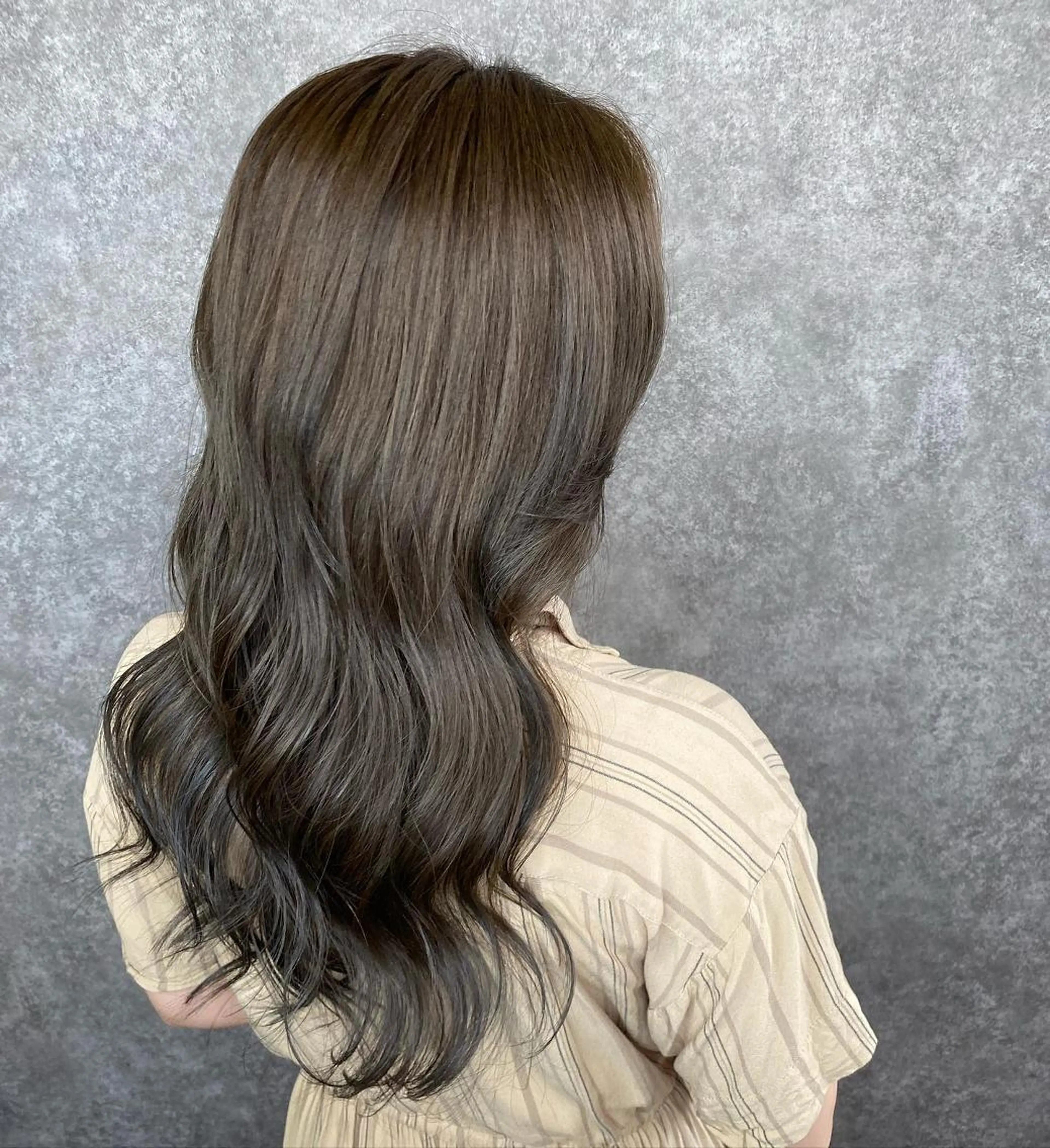 ロング カラー アッシュ アッシュブラウン ブラウンカラー ダークグレー ダークグレージュ UNDER vr 【アンダーバー】のヘアスタイル