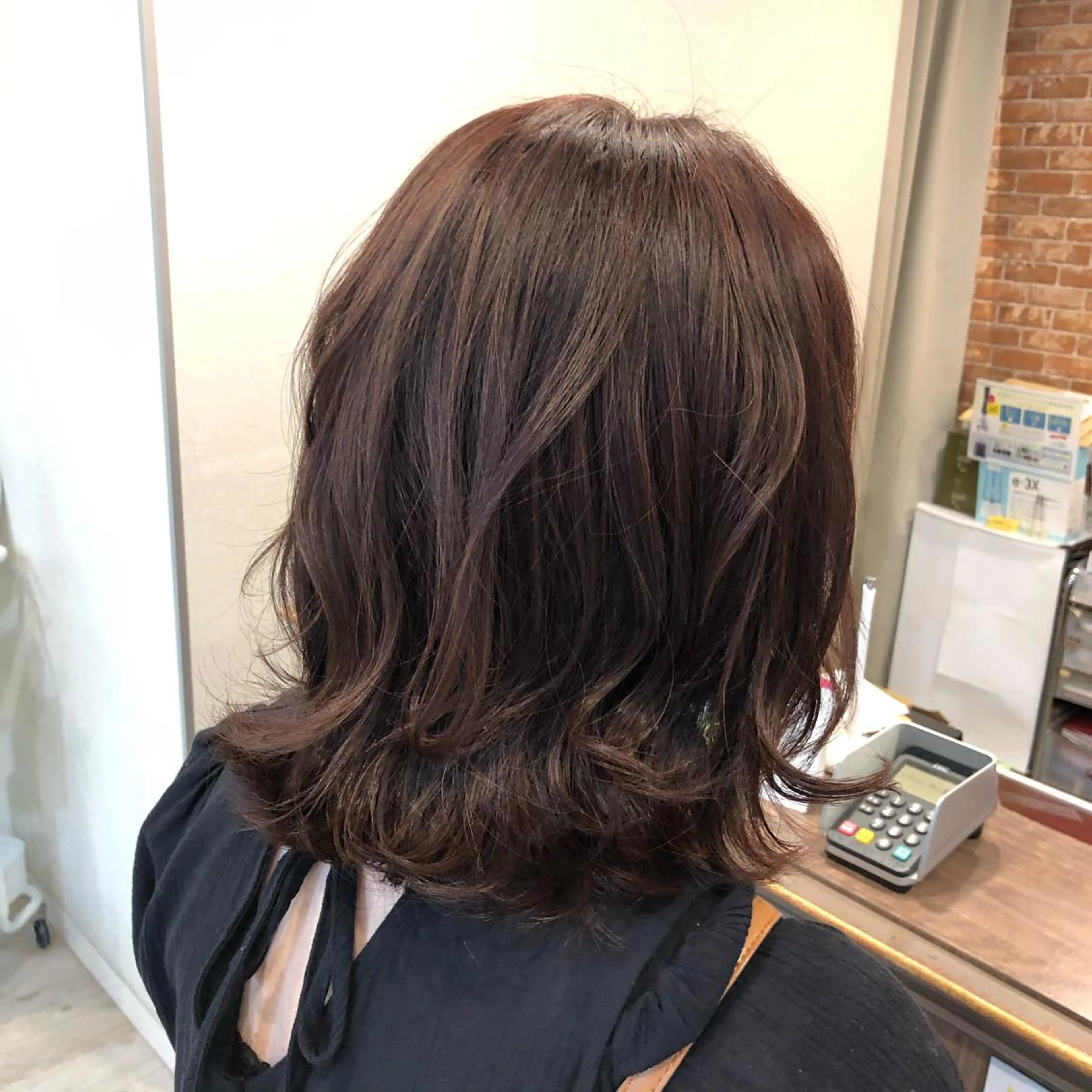 ミディアム カラー ブラウンカラー ピンクカラー ピンクブラウン トレンドヘア🌿 森  一愛のヘアスタイル