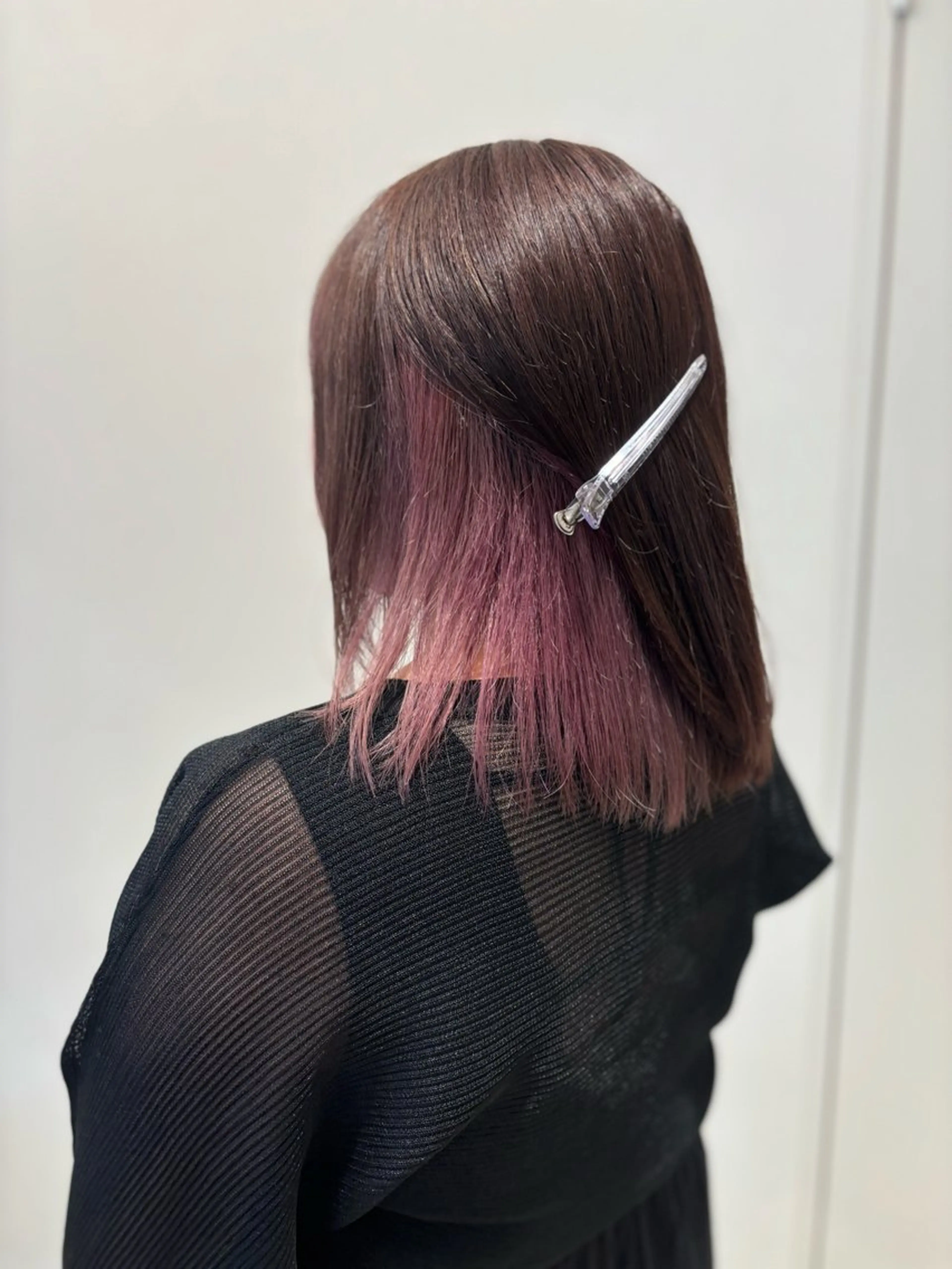 セミロング カラー ブリーチ インナーカラー 艶髪🫧‪🎀 岡由紀乃のヘアスタイル