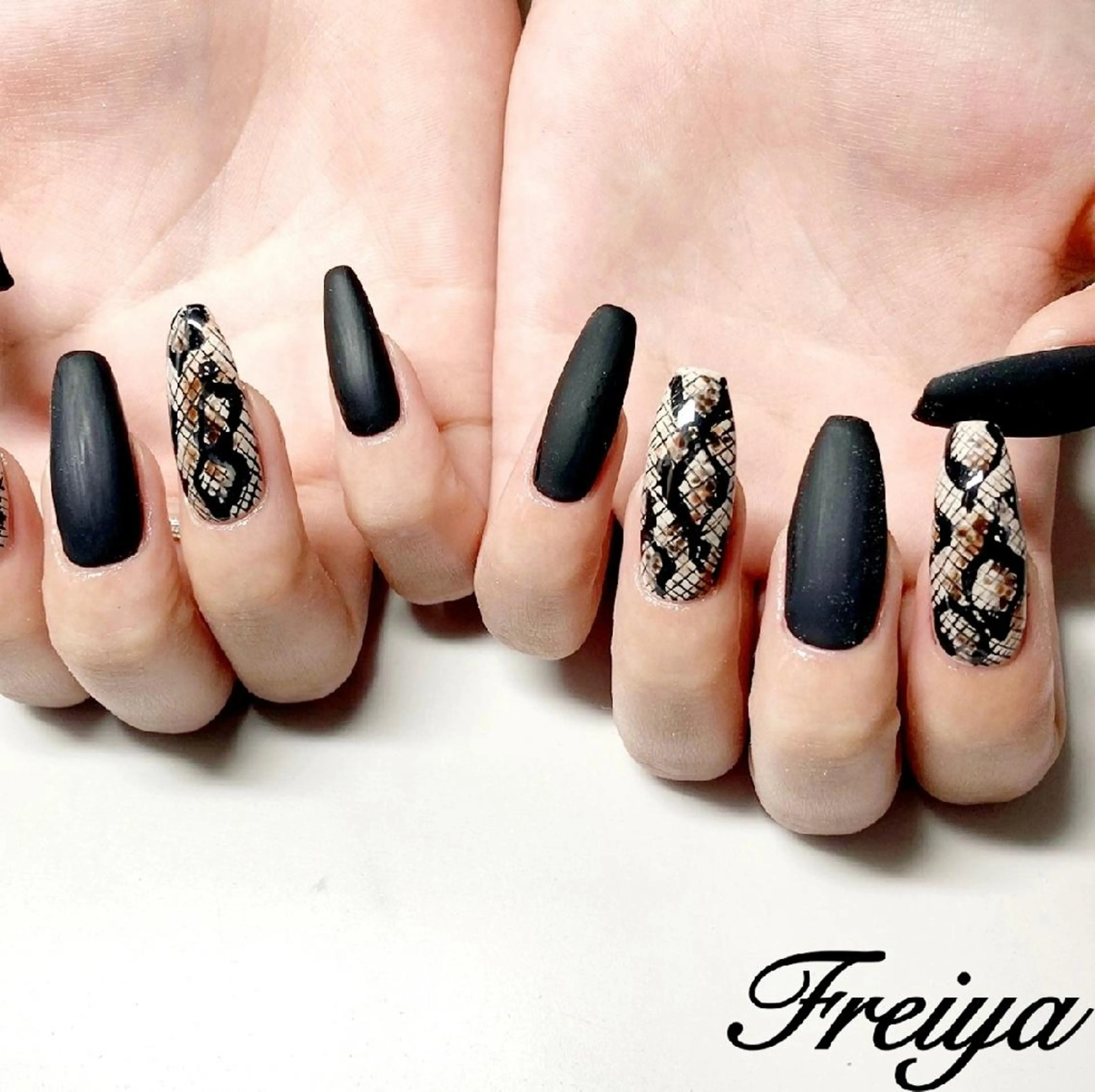 ネイル FREIYA所属・FREIYA マツエク、ネイルの眉毛・アイブロウイメージ