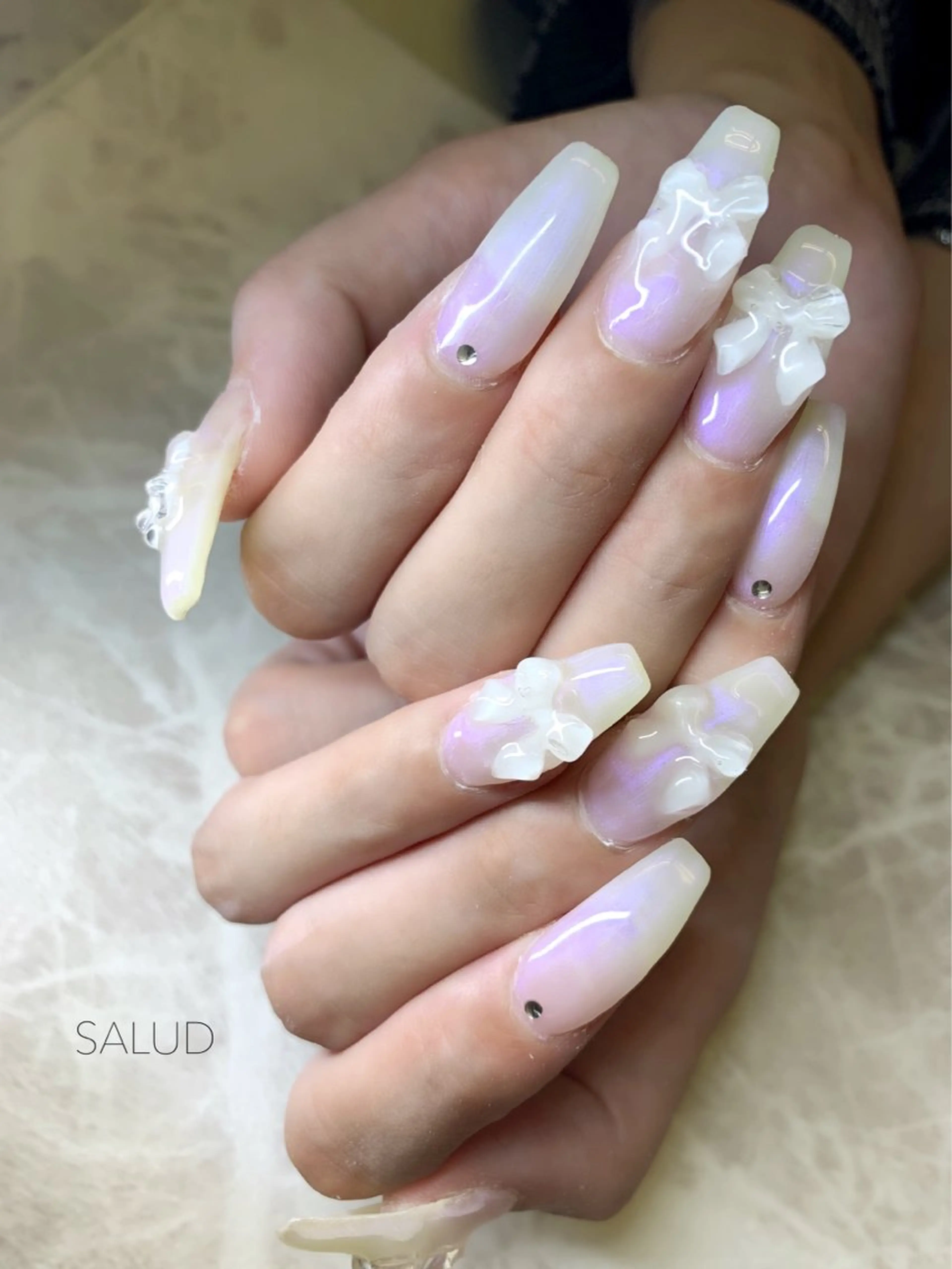 ネイル ストーンネイル ハンドネイル Nail Salon SALUDのネイルデザイン