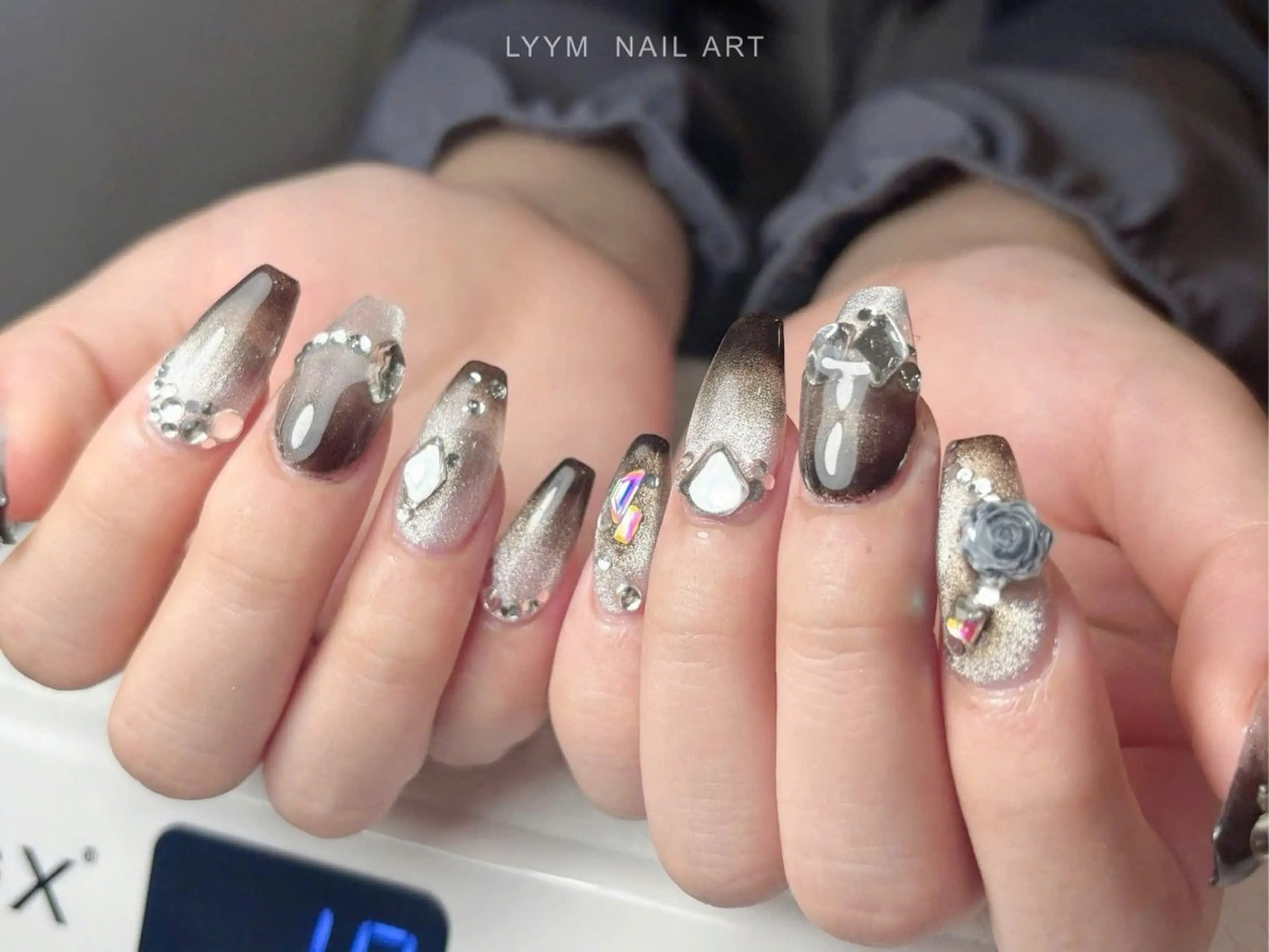 ネイル アートネイル 韓国ネイル ニュアンスネイル ストーンネイル 冬ネイル ハンドネイル LYYM Nail Salonのネイルデザイン