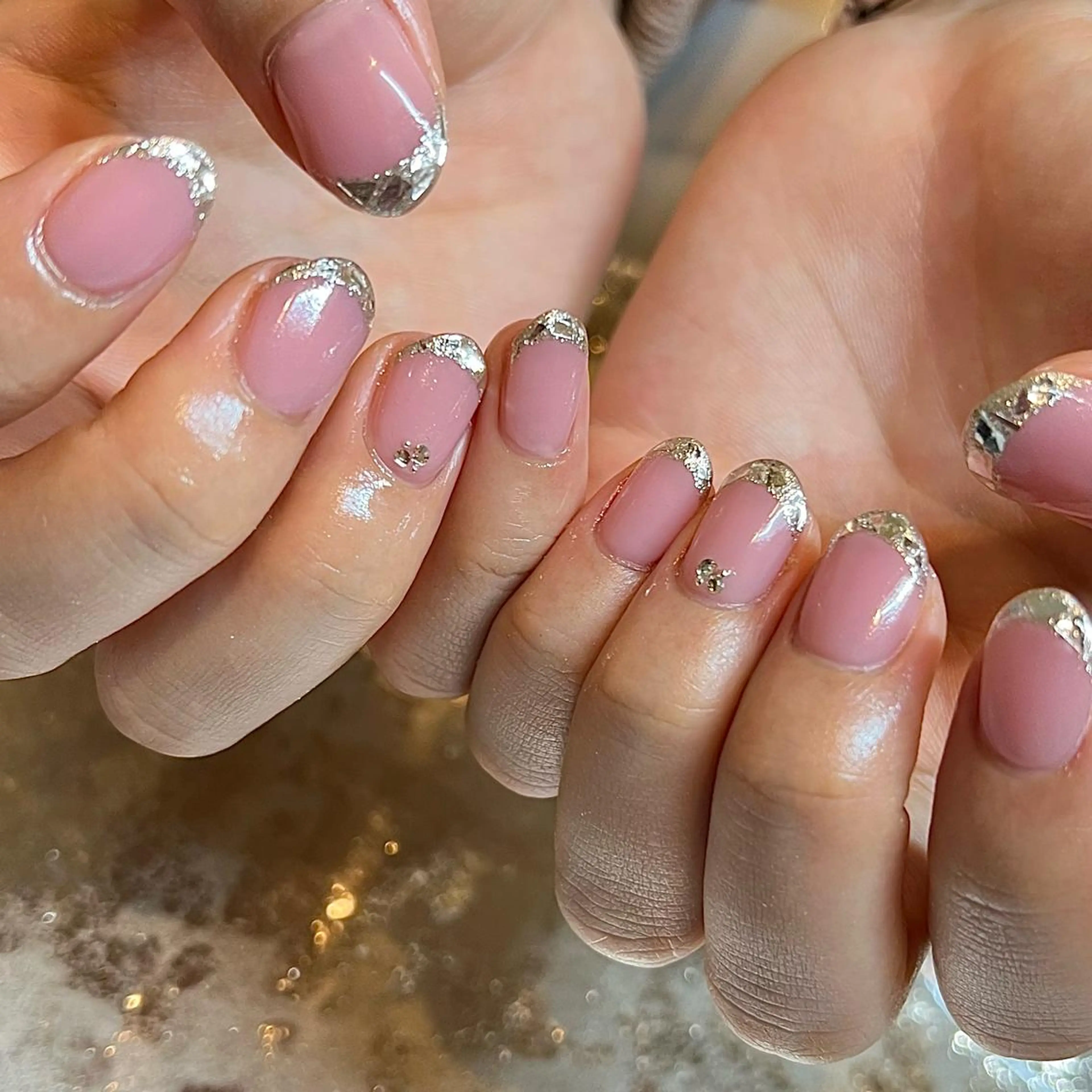 ショート ネイル フレンチネイル ガラスフレンチ ハンドネイル H🌺 NAILのネイルデザイン