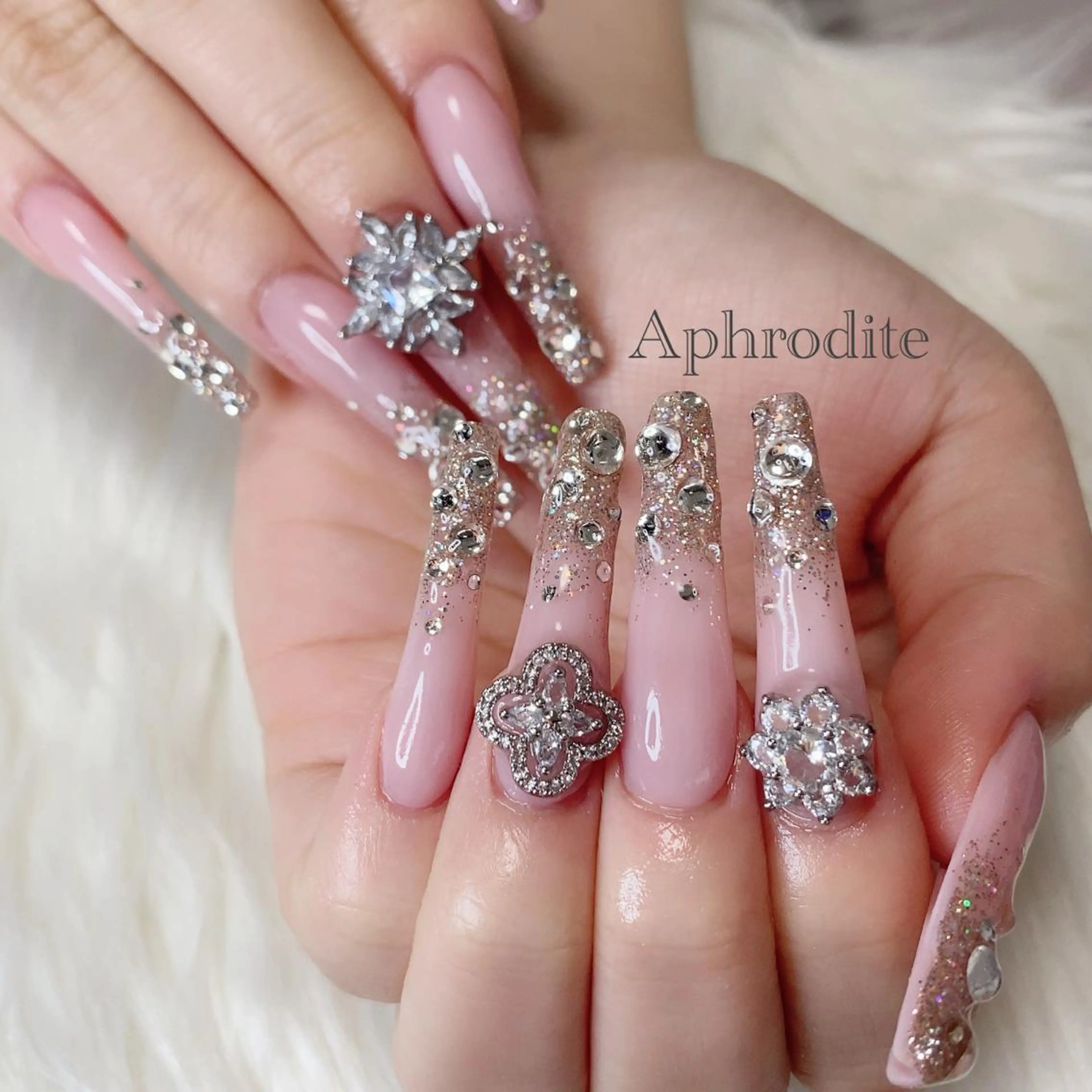 ネイル Aphrodite パラジェル認定サロンのネイルデザイン