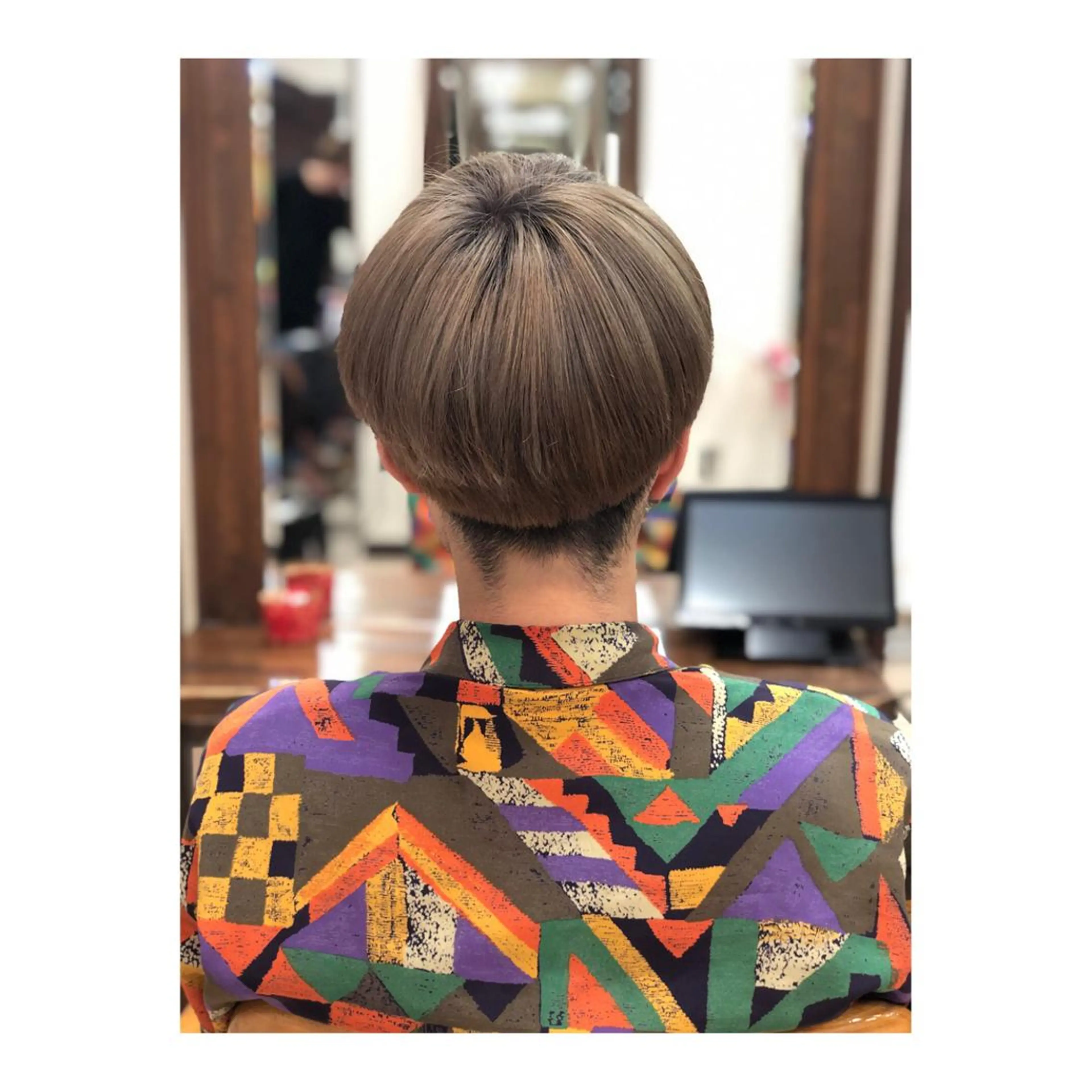 ショート カラー メンズ メンズブリーチ ブリーチ ケアブリーチ 白髪ぼかし脱白髪染め 大塚綾のヘアスタイル