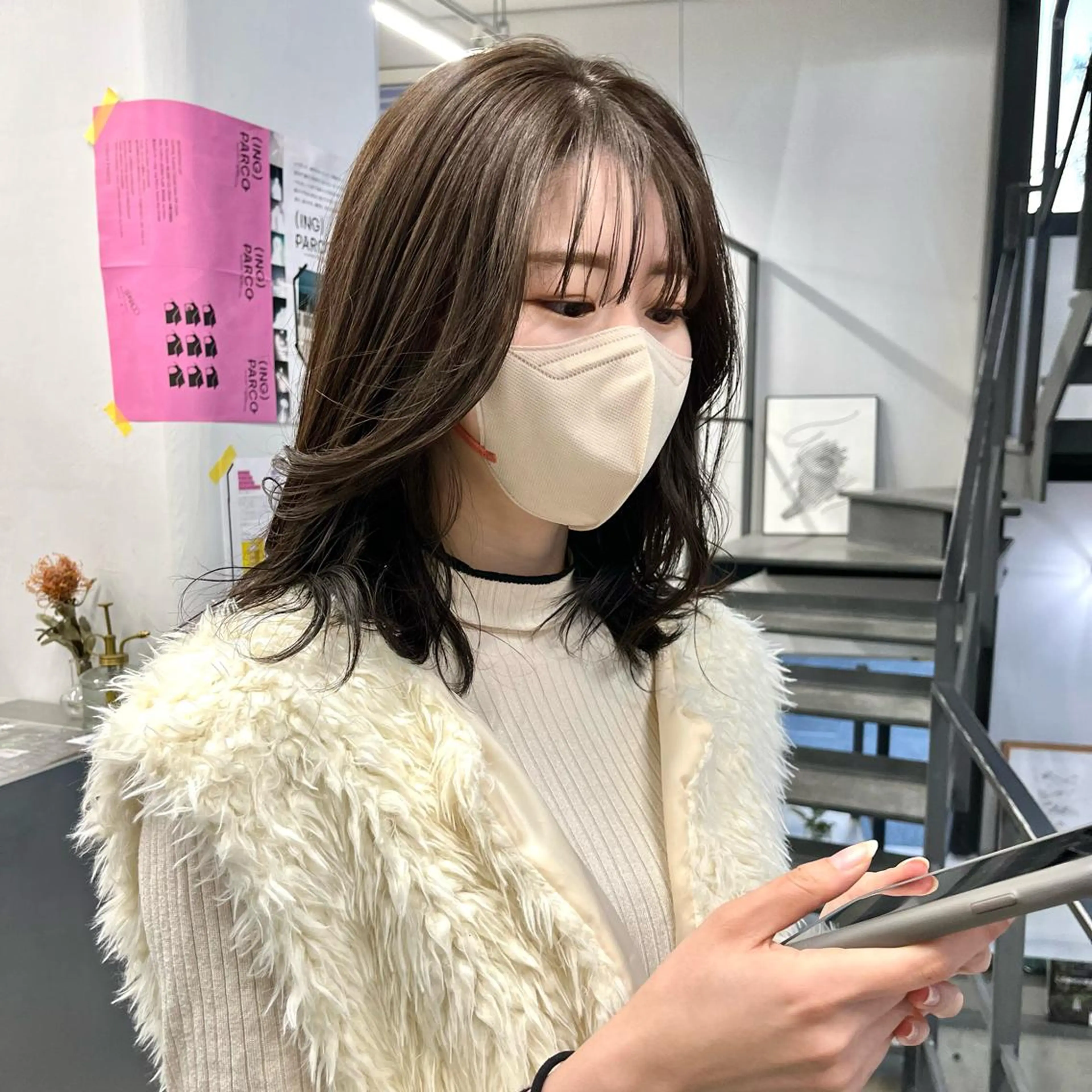 ロング カラー ベージュカラー 山口 モエのヘアスタイル