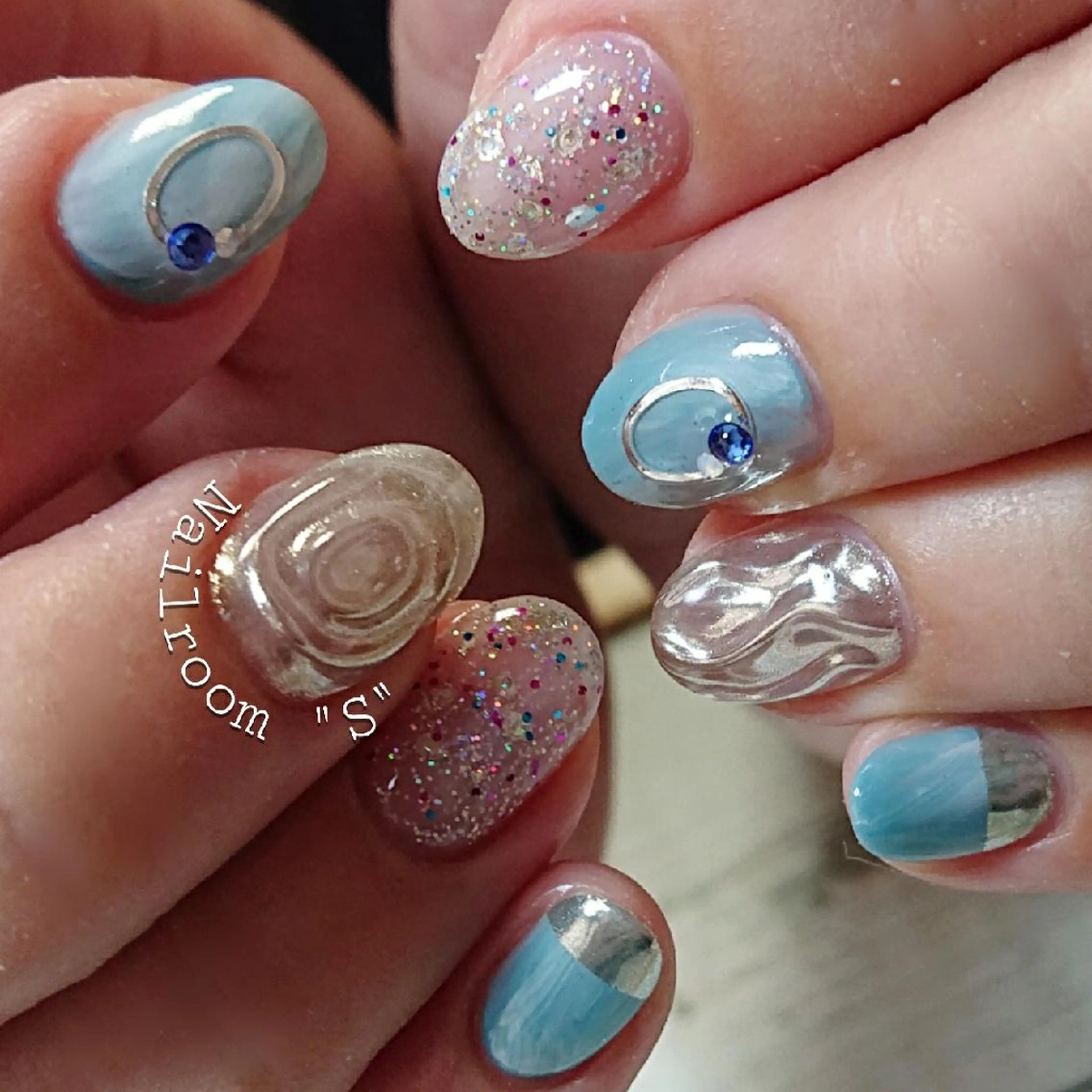 ネイル キラキラネイル 冬ネイル ハンドネイル ハンドケア Nail room  "S"  SAKAIのネイルデザイン