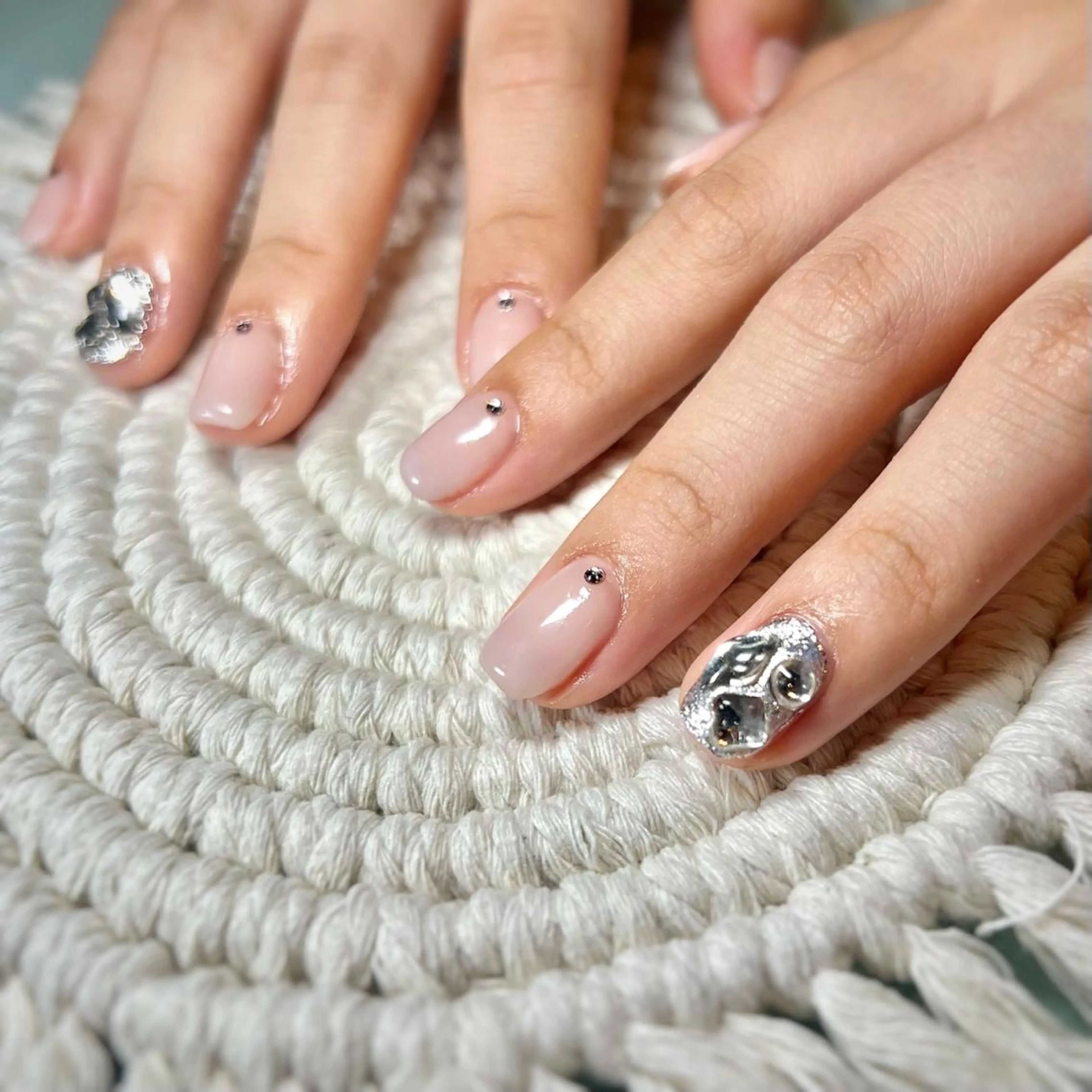 ネイル ハンドネイル vary clue所属・nailist🌻 YUKARIのネイルデザイン