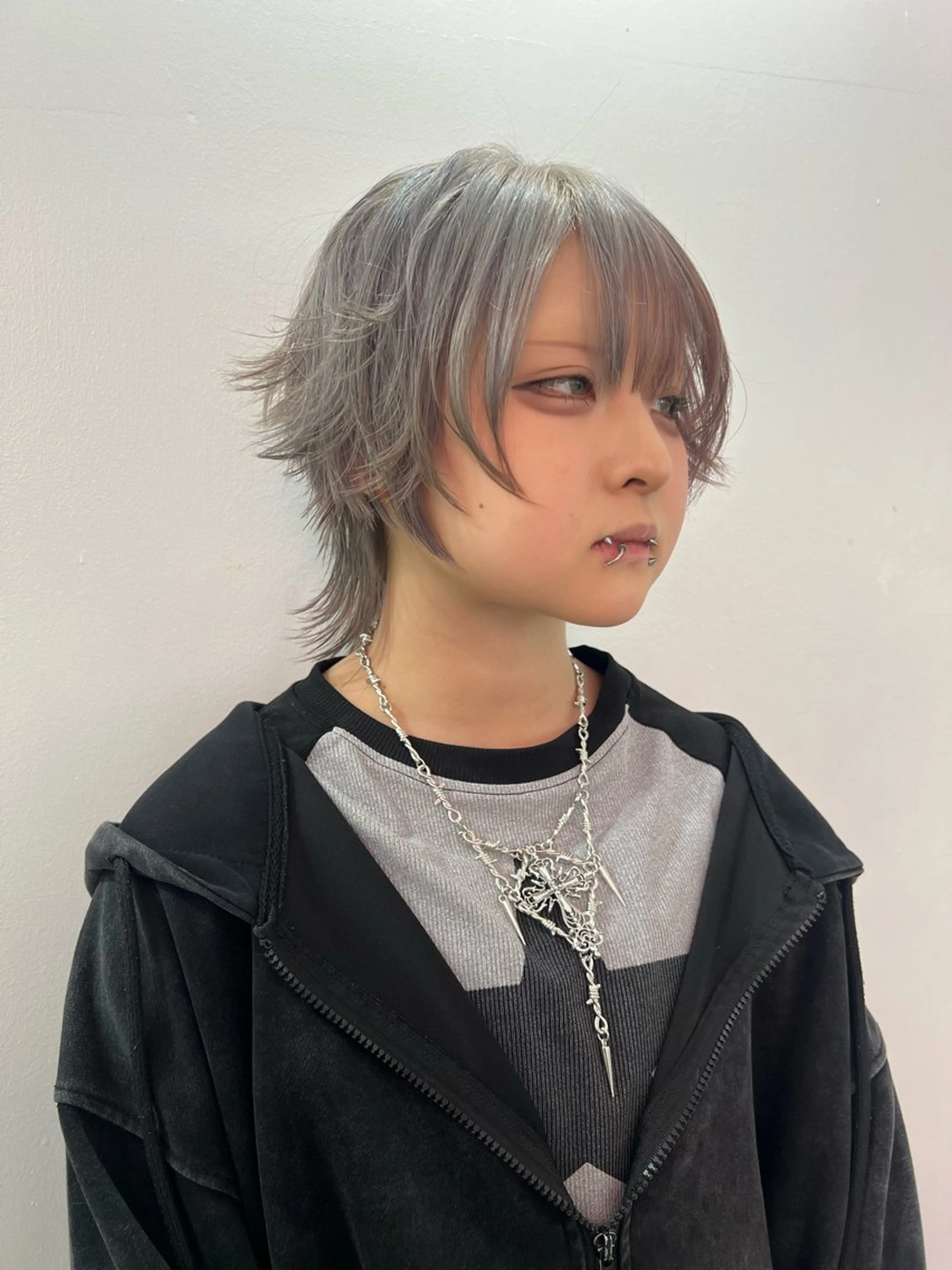ミディアム カット ヘアカラー 💥ウルフカット デザインあんな💥のヘアスタイル