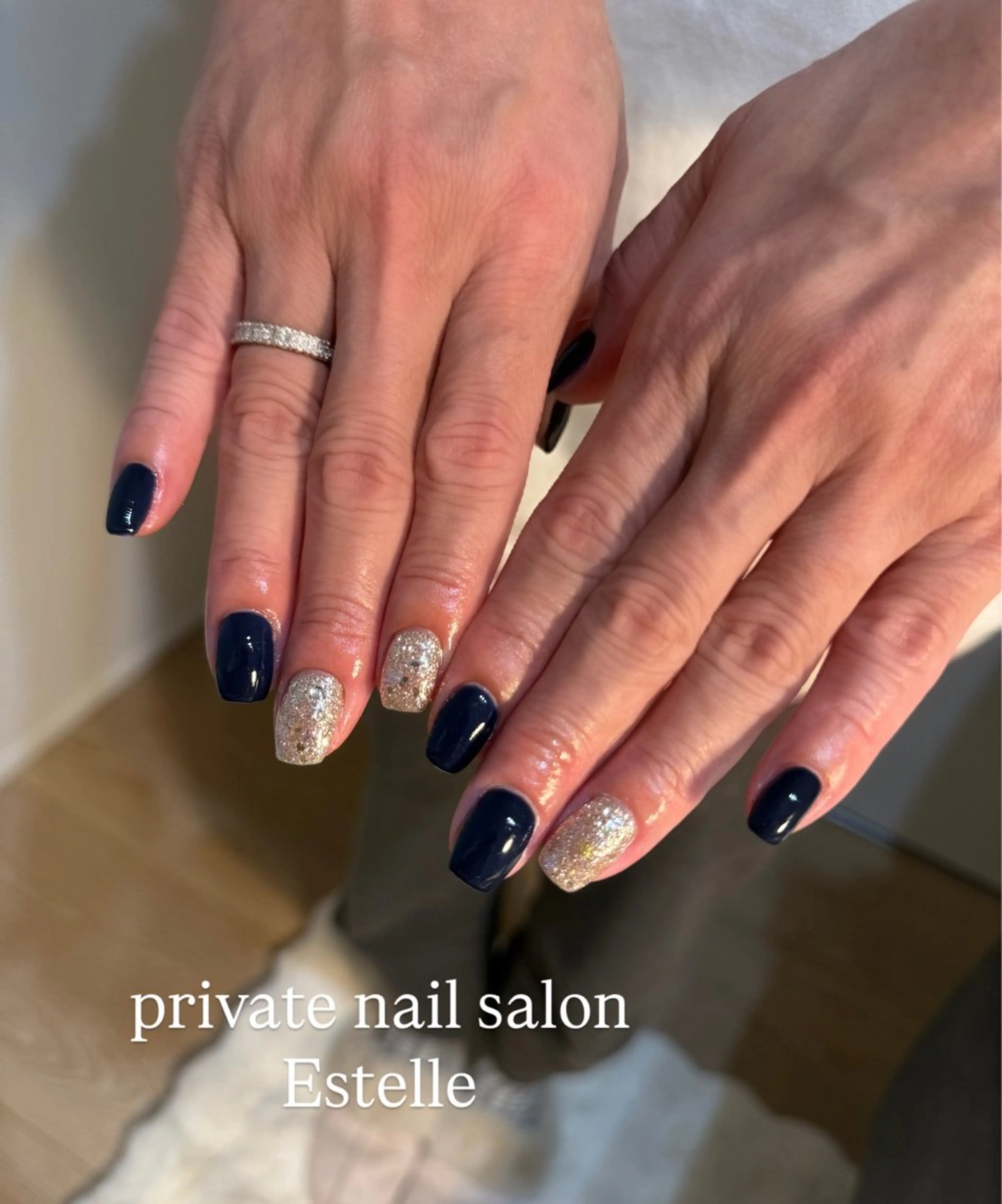 ネイル オーロラネイル フラッシュネイル キラキラネイル ラメ(グリッター) ネイビー ハンドネイル nail salon Estelleのネイルデザイン