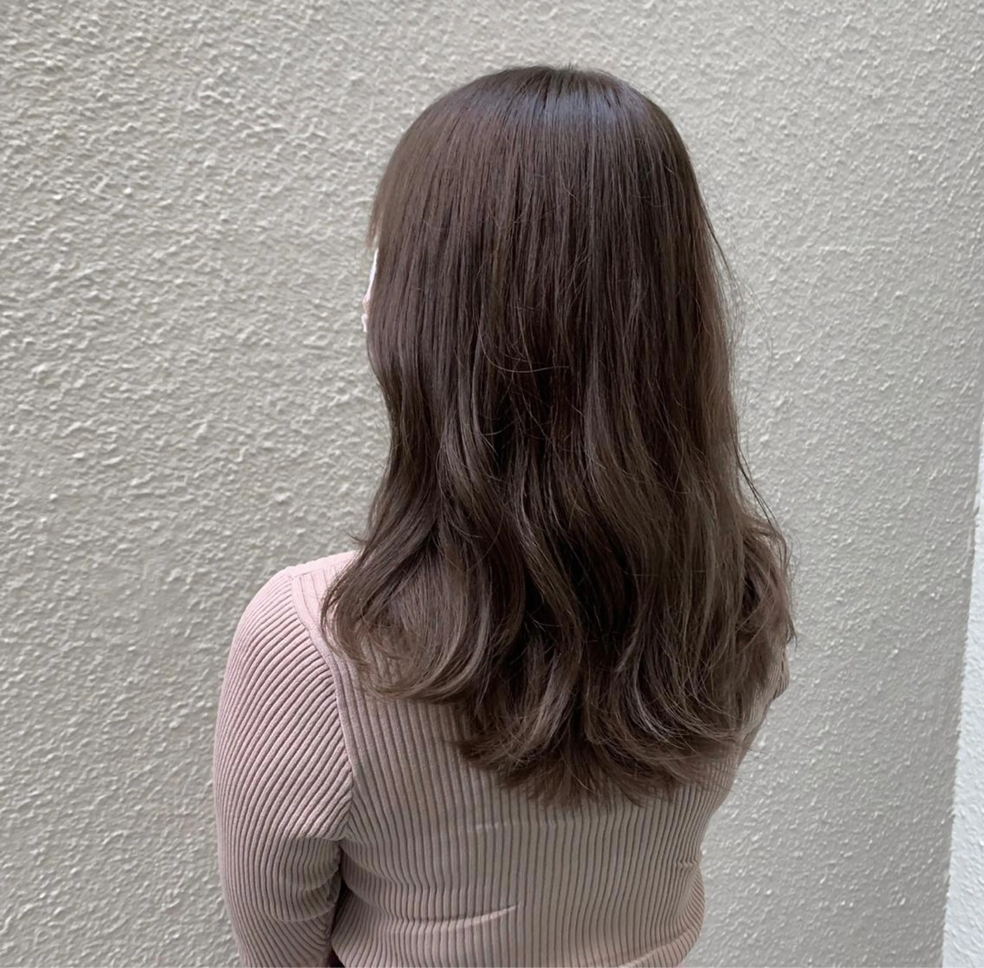 ミディアム ブリーチなしカラー/ 顔周りレイヤーカットのヘアスタイル