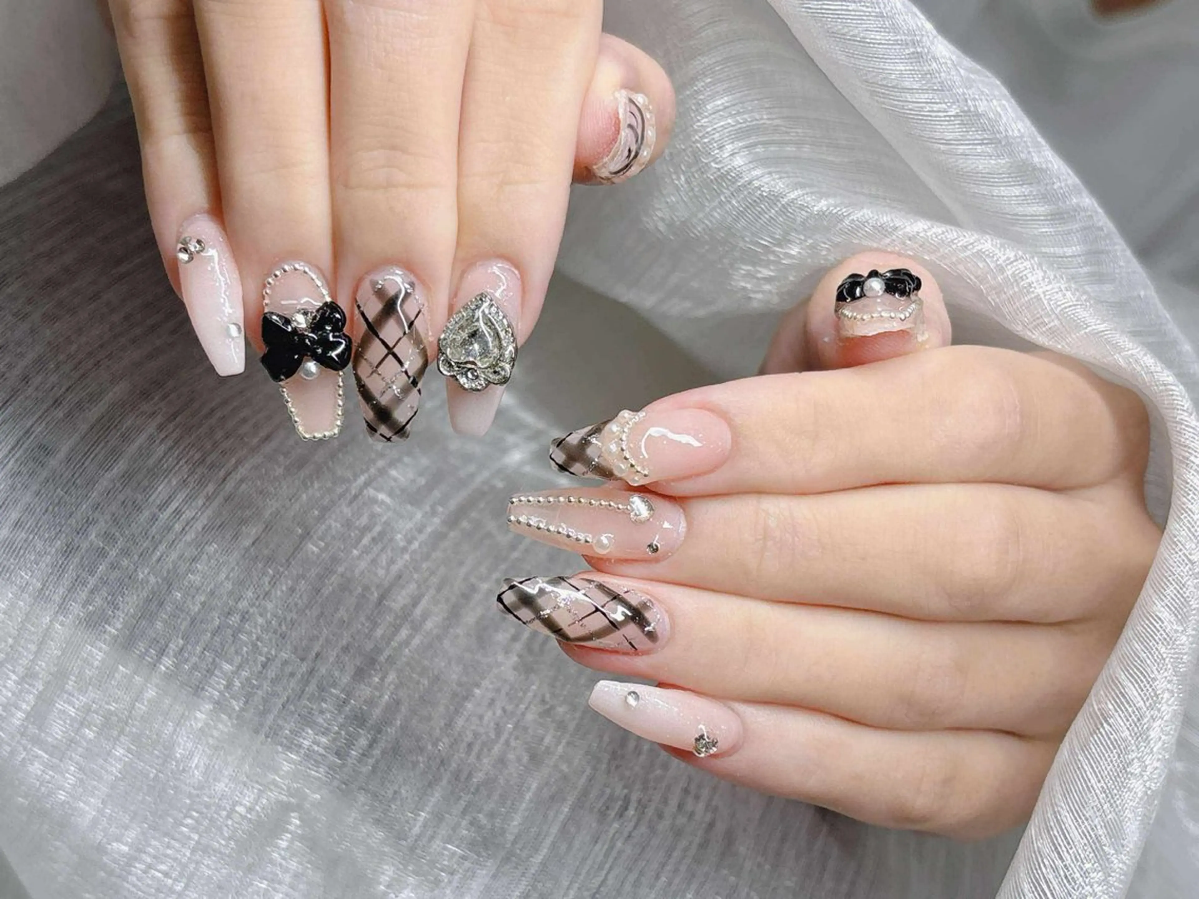 ネイル 長さ出し グラデーション 卒業式 キラキラネイル マグネットネイル ハンドネイル Lee Nailsのネイルデザイン