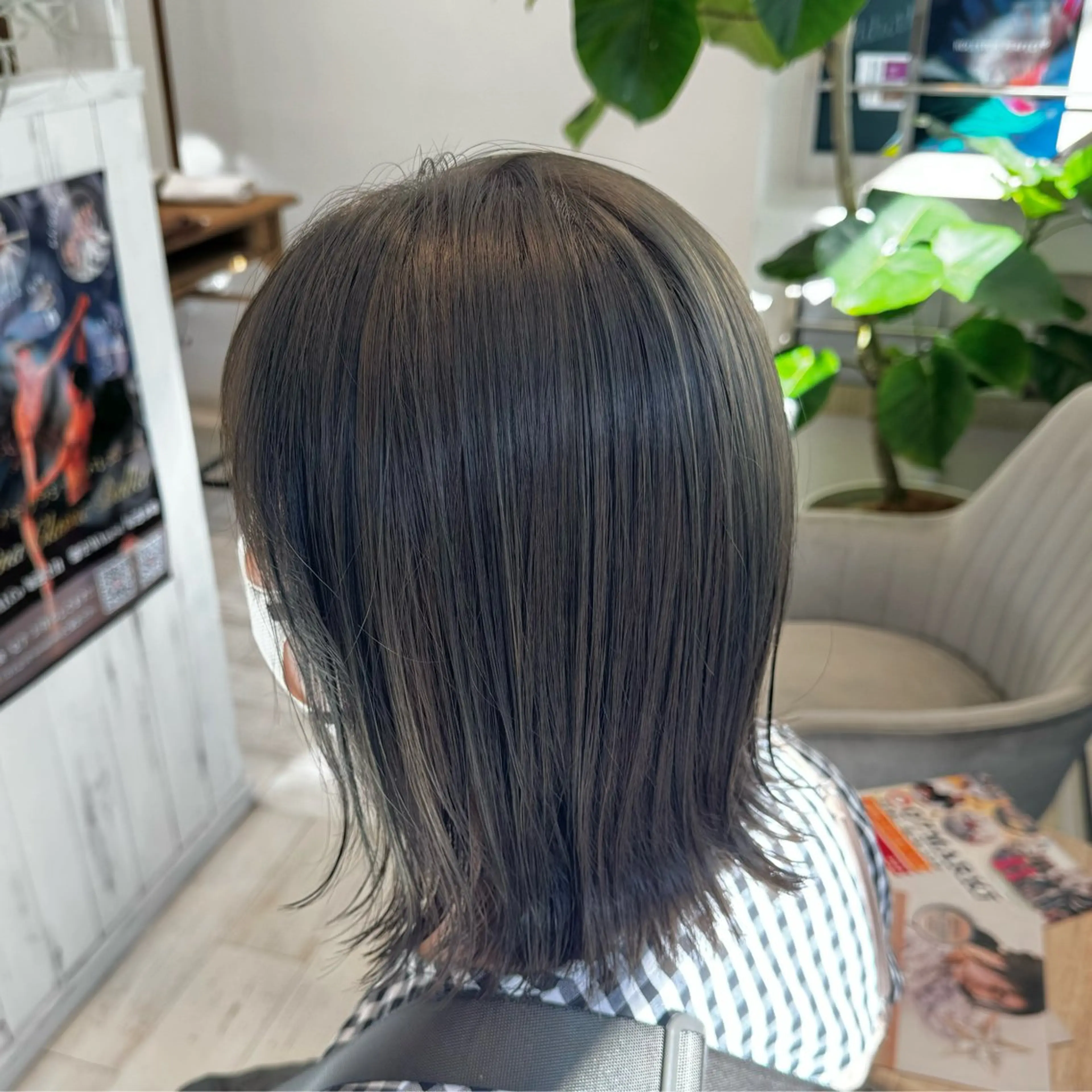 ミディアム カラー オリーブグレー カット ヘアカラー 縮毛矯正 吉田 新平のヘアスタイル