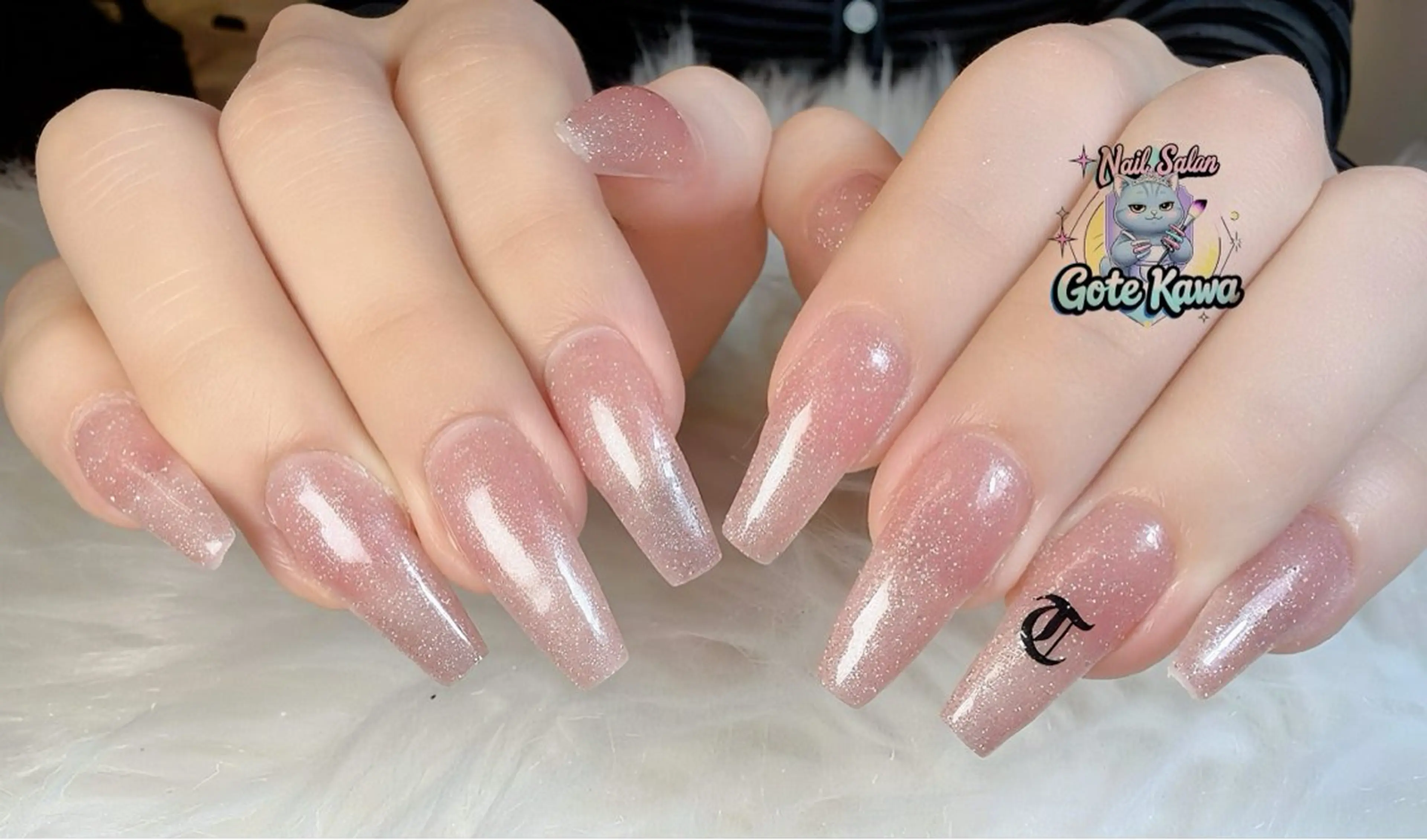 ネイル アートネイル 長さ出し キラキラネイル ピンク リボン ハンドネイル ハンドケア GOTE KAWA Nail Salon(ゴテかわ)所属・Gote Kawa nail salonのネイルデザイン