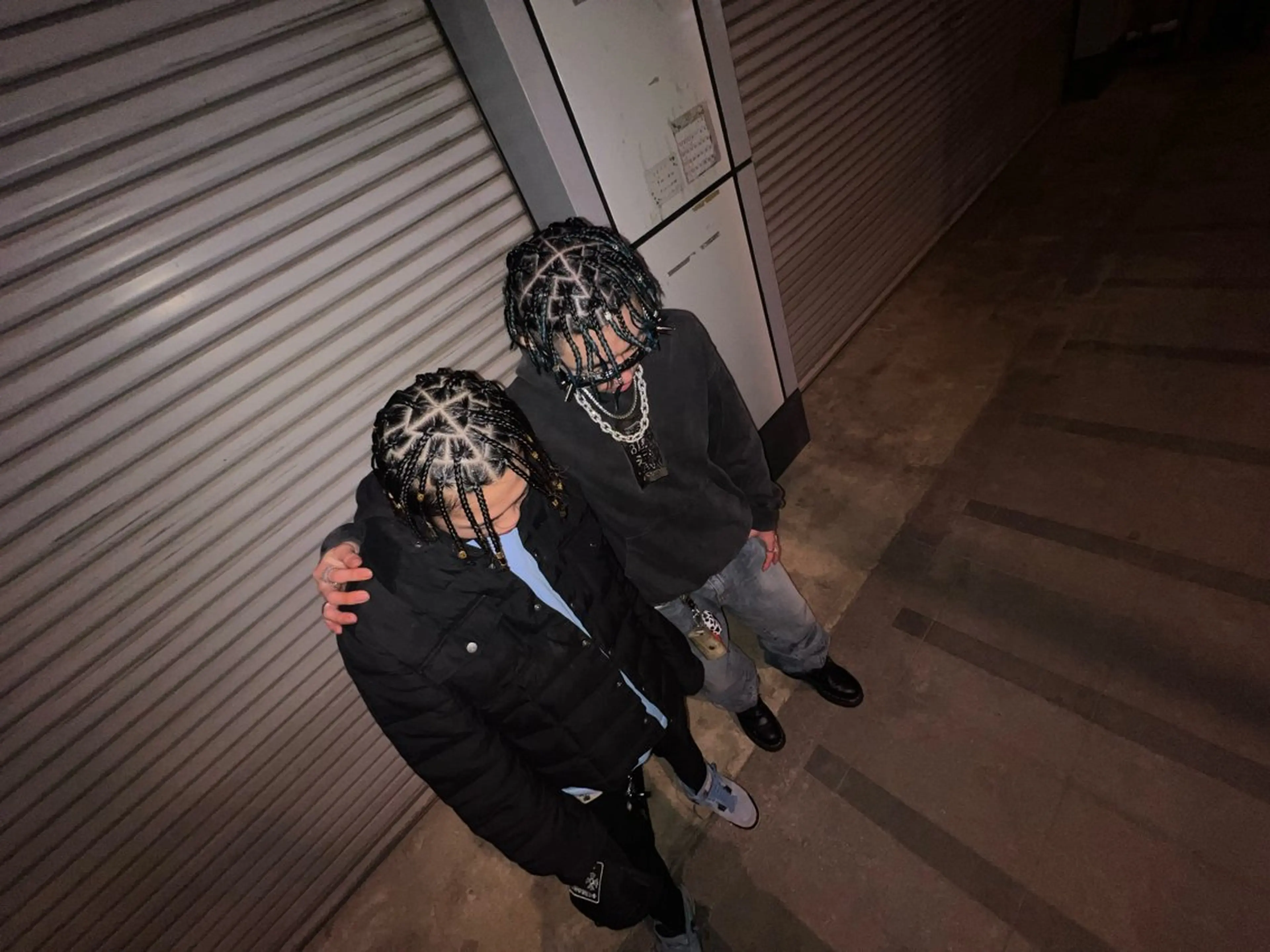 ミディアム カラー パーマ メンズ ミディアムパーマ メンズパーマ レッドカラー パーマ エクステ ヘアセット jp doggのヘアスタイル