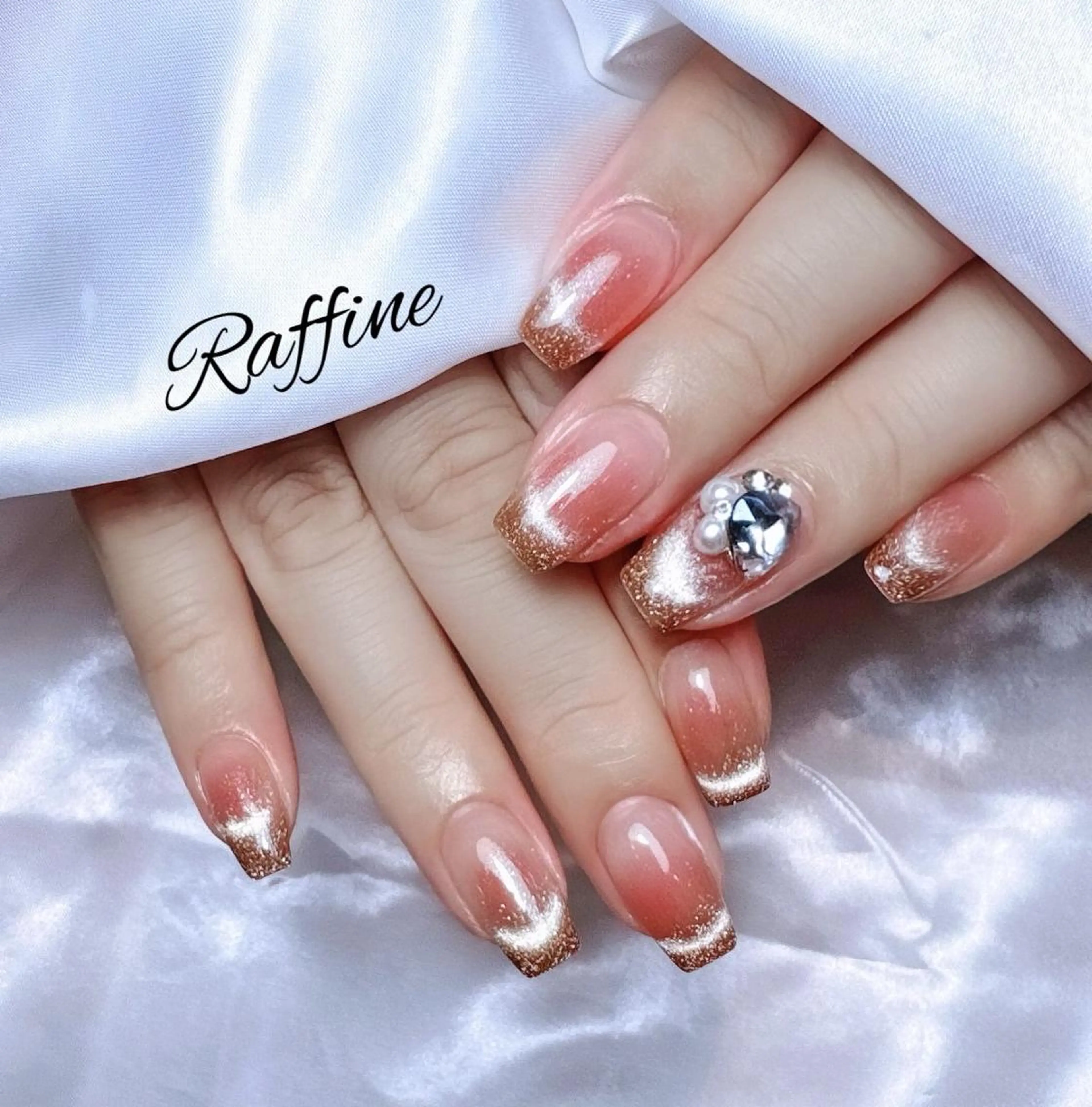 ネイル ハンドネイル RAFFINE haru🦋🩵のネイルデザイン