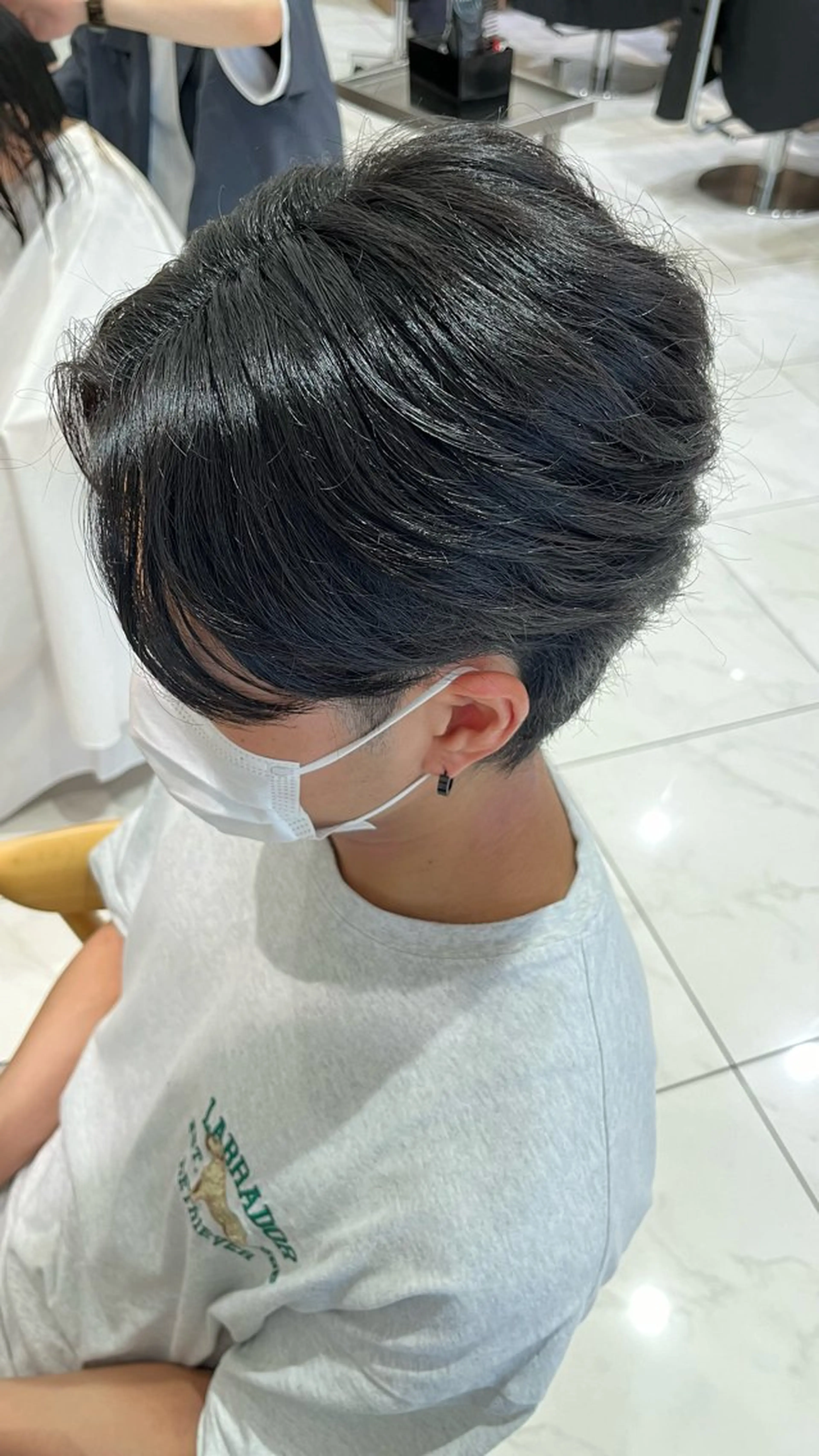 ショート パーマ メンズ メンズブリーチ センターパート フェードカット マッシュ メンズパーマ 【メンズパーマ✨️ フェザーパーマ】岩城のヘアスタイル