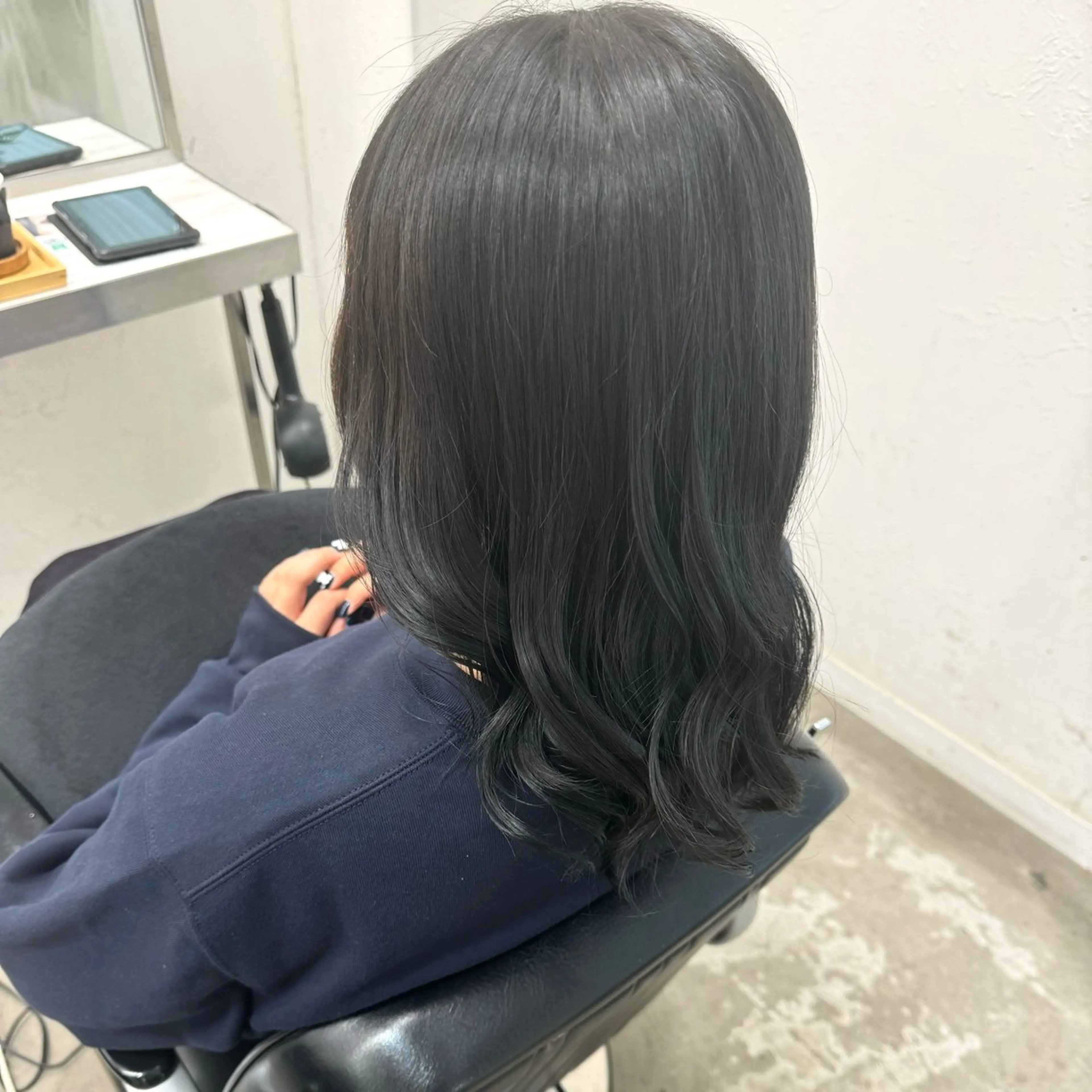 セミロング カラー 黒髪 ヘアカラー トリートメント 縮毛矯正/暗めカラー AYANO 💗🪽のヘアスタイル