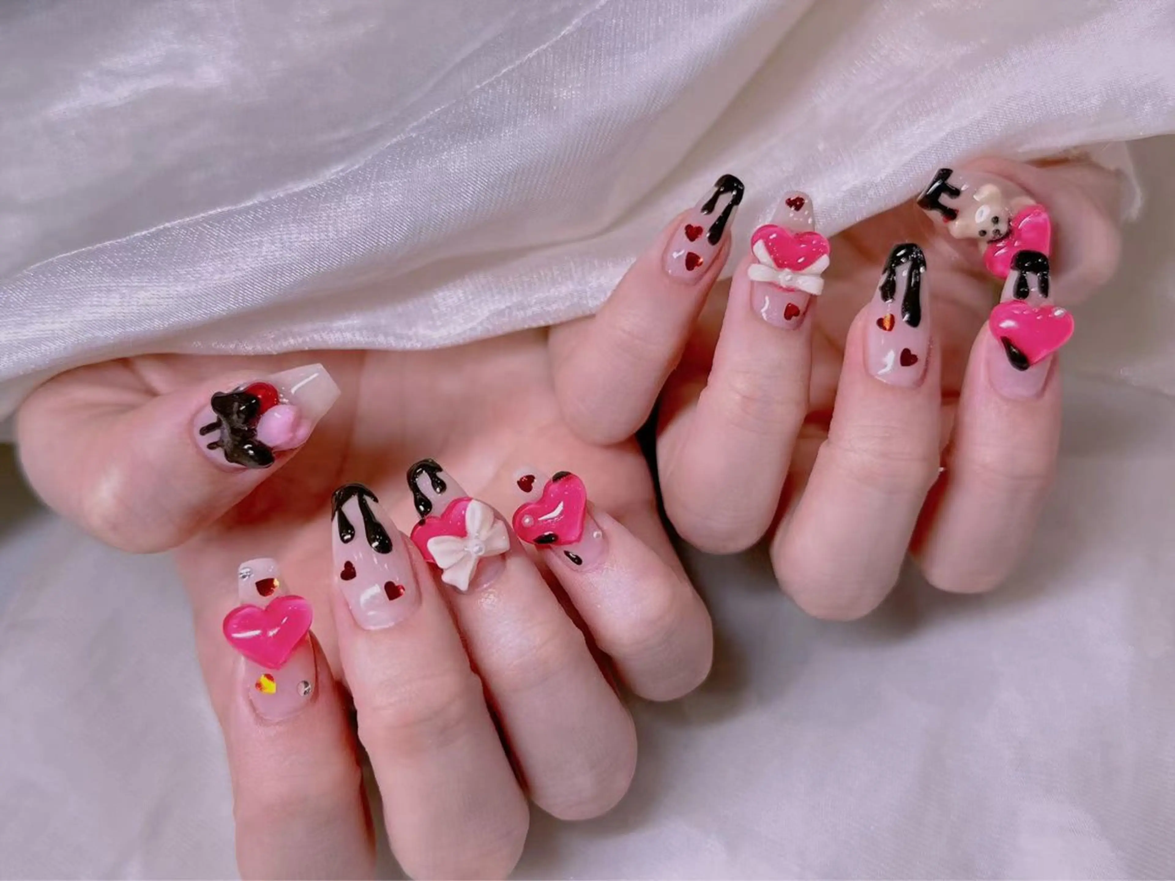 ネイル ブルー チークネイル フレンチネイル ハート ホログラムネイル 美爪パラジェル導入店 Sunnilyのネイルデザイン