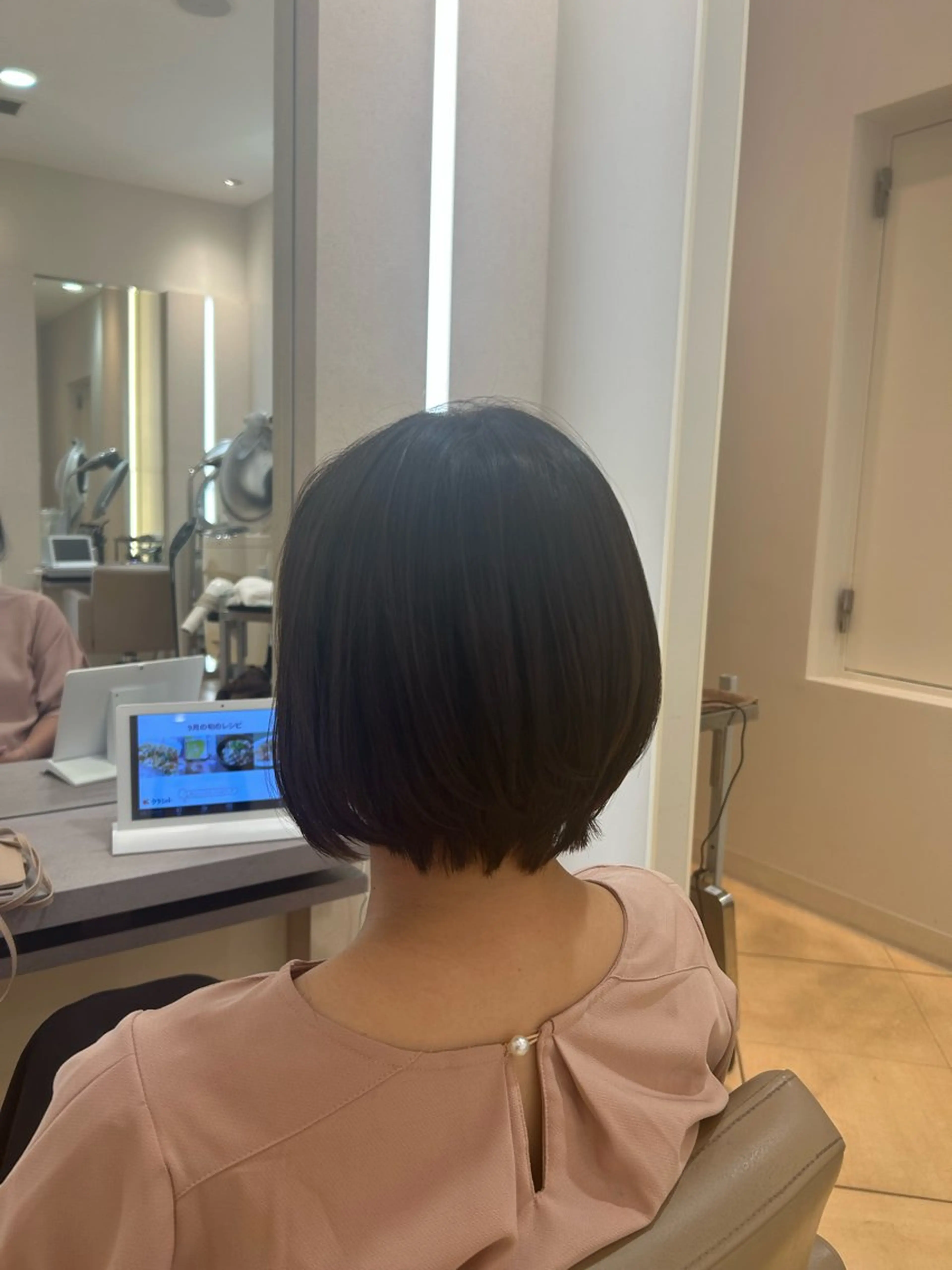 ショート ショートボブ ボブ ショートヘア カット ヘアカラー トリートメント 三富 陽菜のヘアスタイル