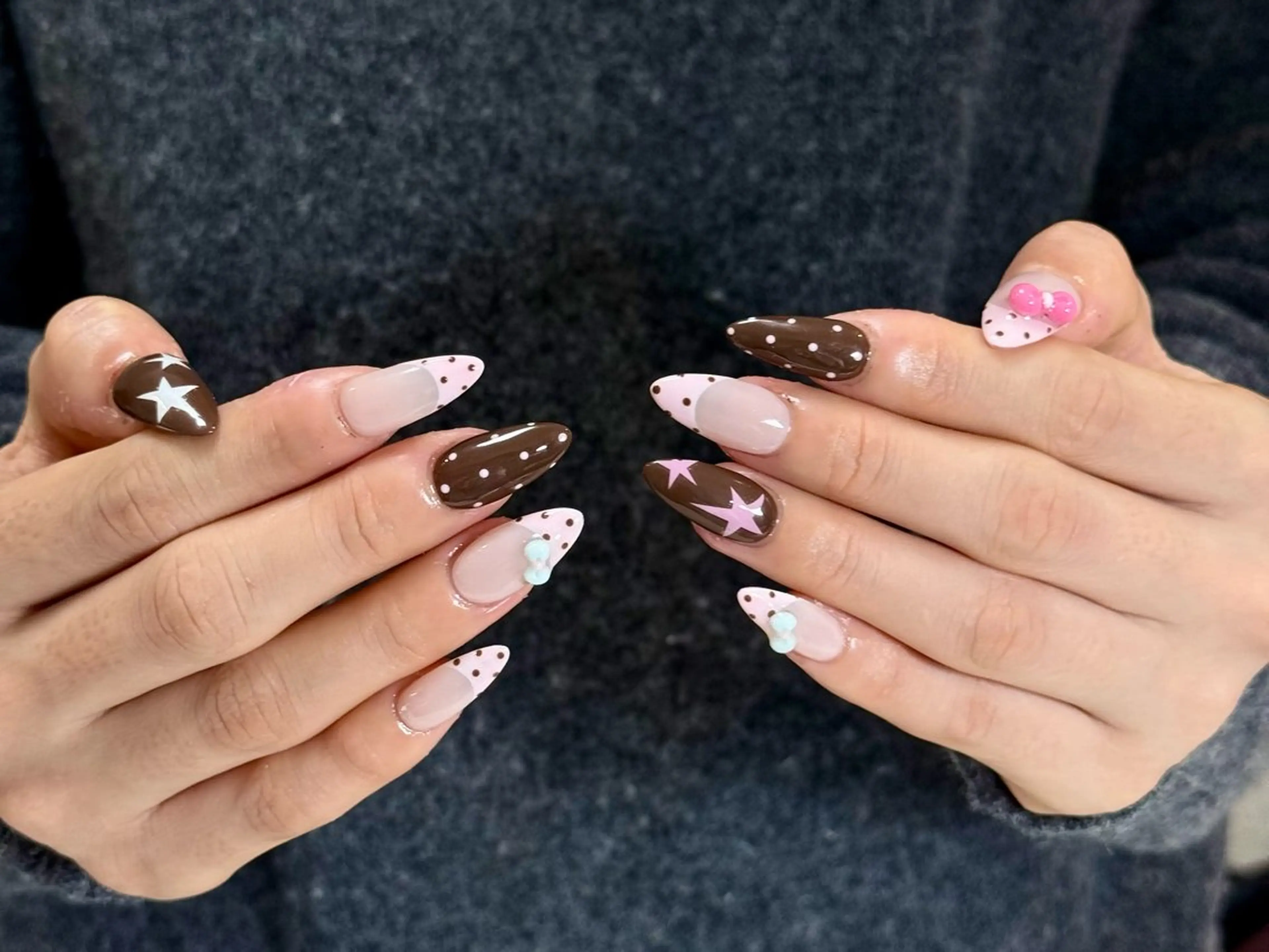 ネイル ボルドー ブラウン チークネイル ドット フットネイル ハンドネイル Julli nail所属・Julli ジュリのネイルデザイン