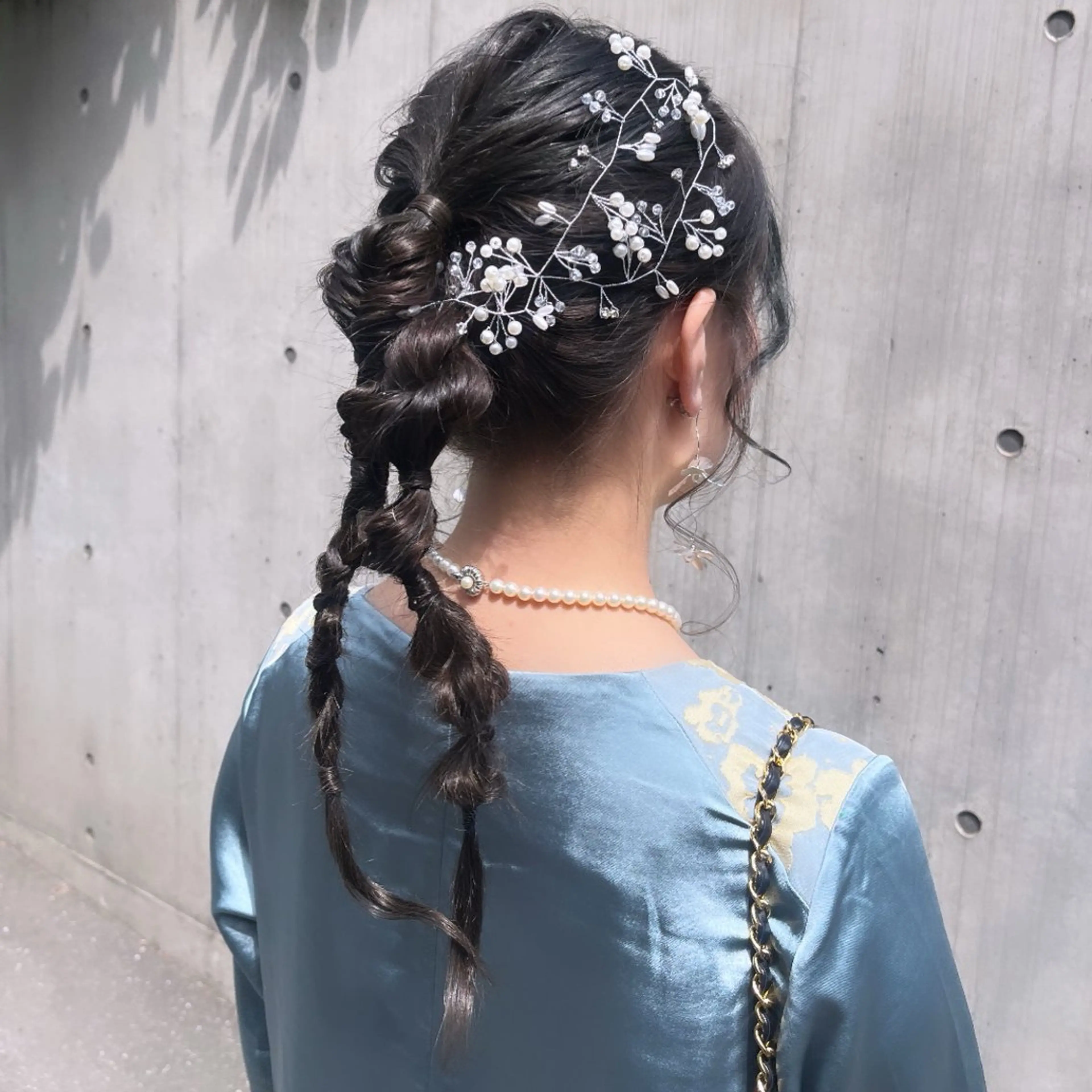 セミロング ヘアアレンジ 編みこみ 結婚式・ブライダル ヘアセット カジュアルを女っぽく 𝗮𝘆𝗮𝗰𝗼のヘアスタイル