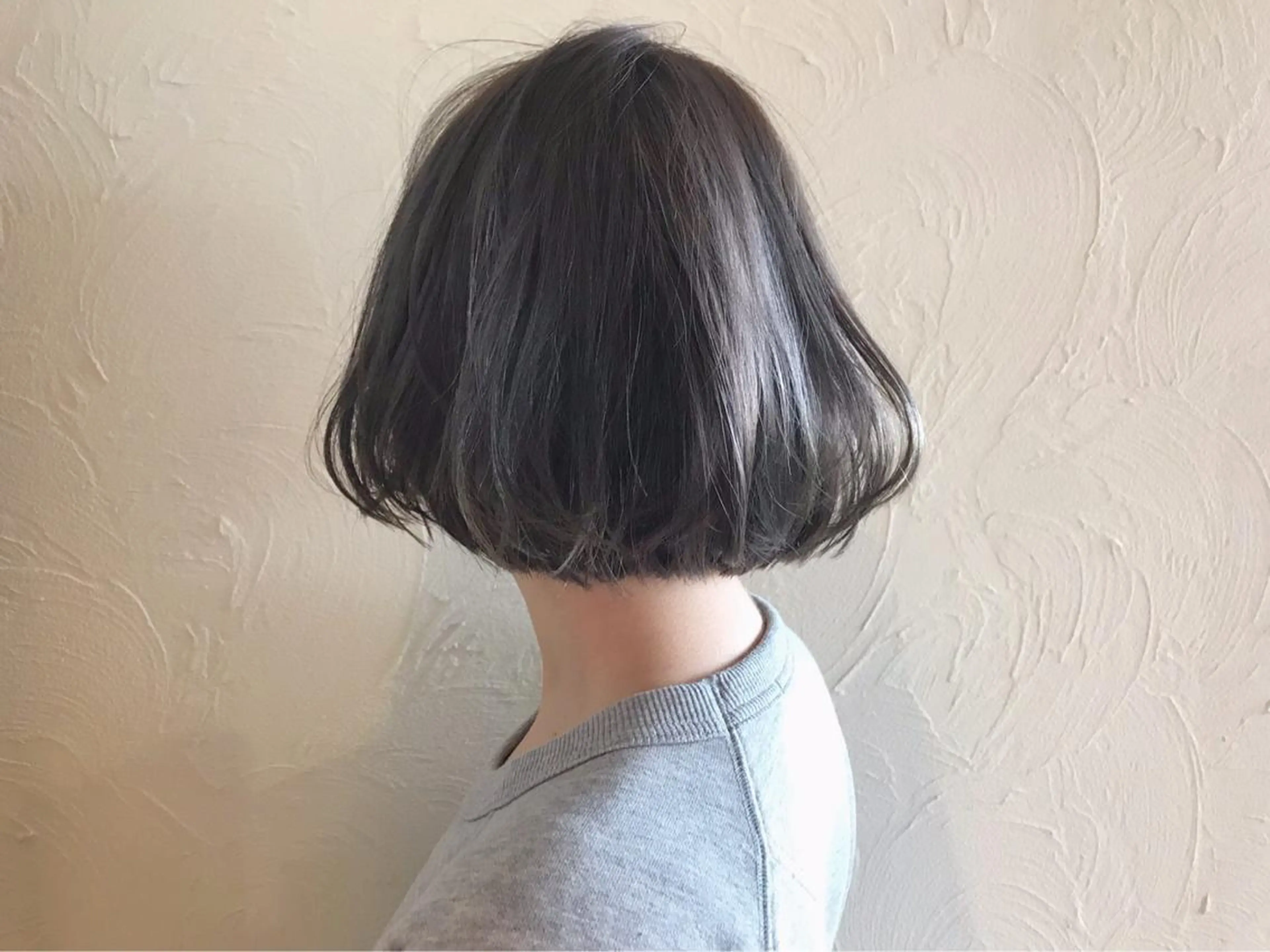 ミディアム カラー シルバー ageless所属・ageless/ nana/髪質改善のヘアスタイル