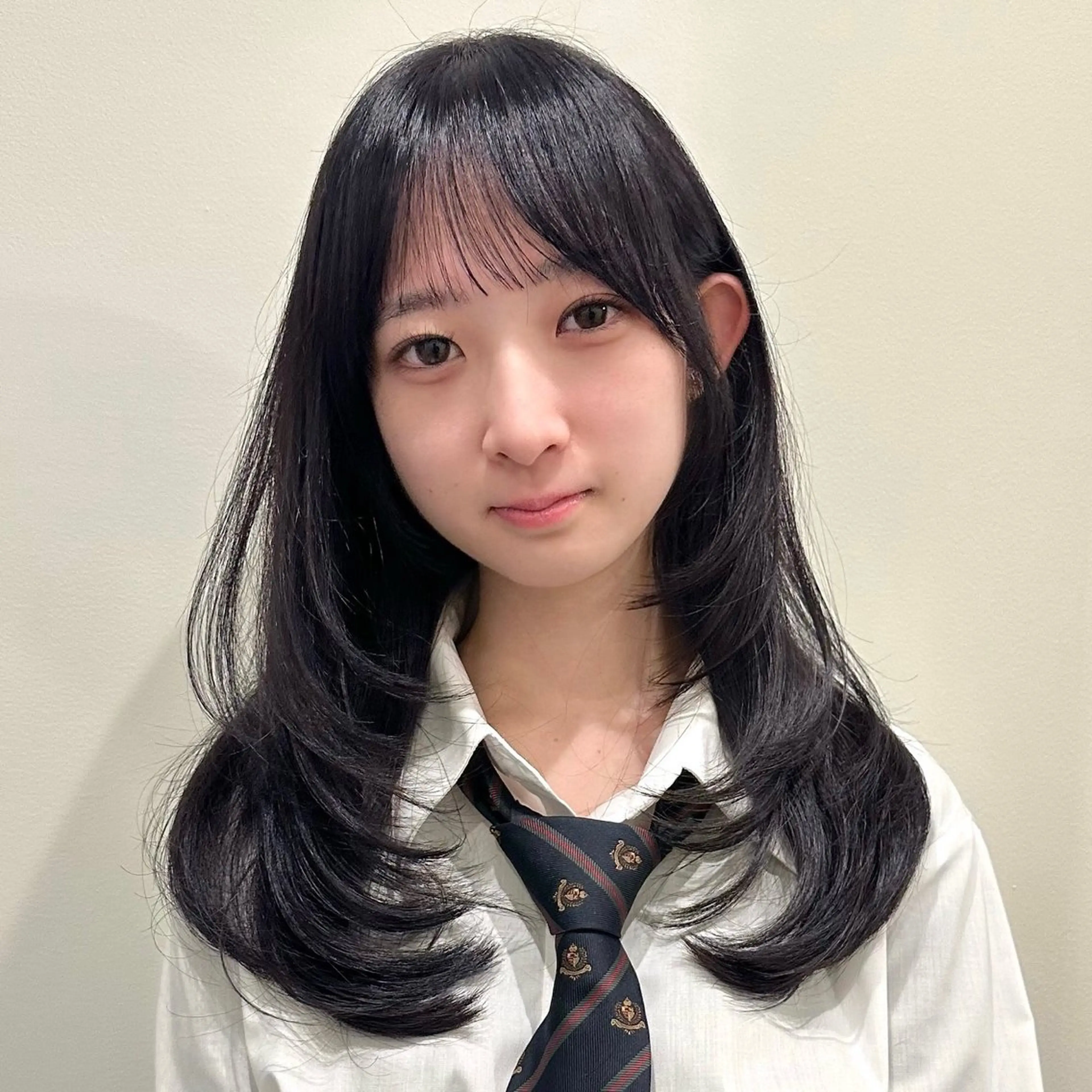 ミディアム カット ヘアカラー トリートメント 🌹ハッシュカット、 レイヤー韓国ヘア🌹のヘアスタイル