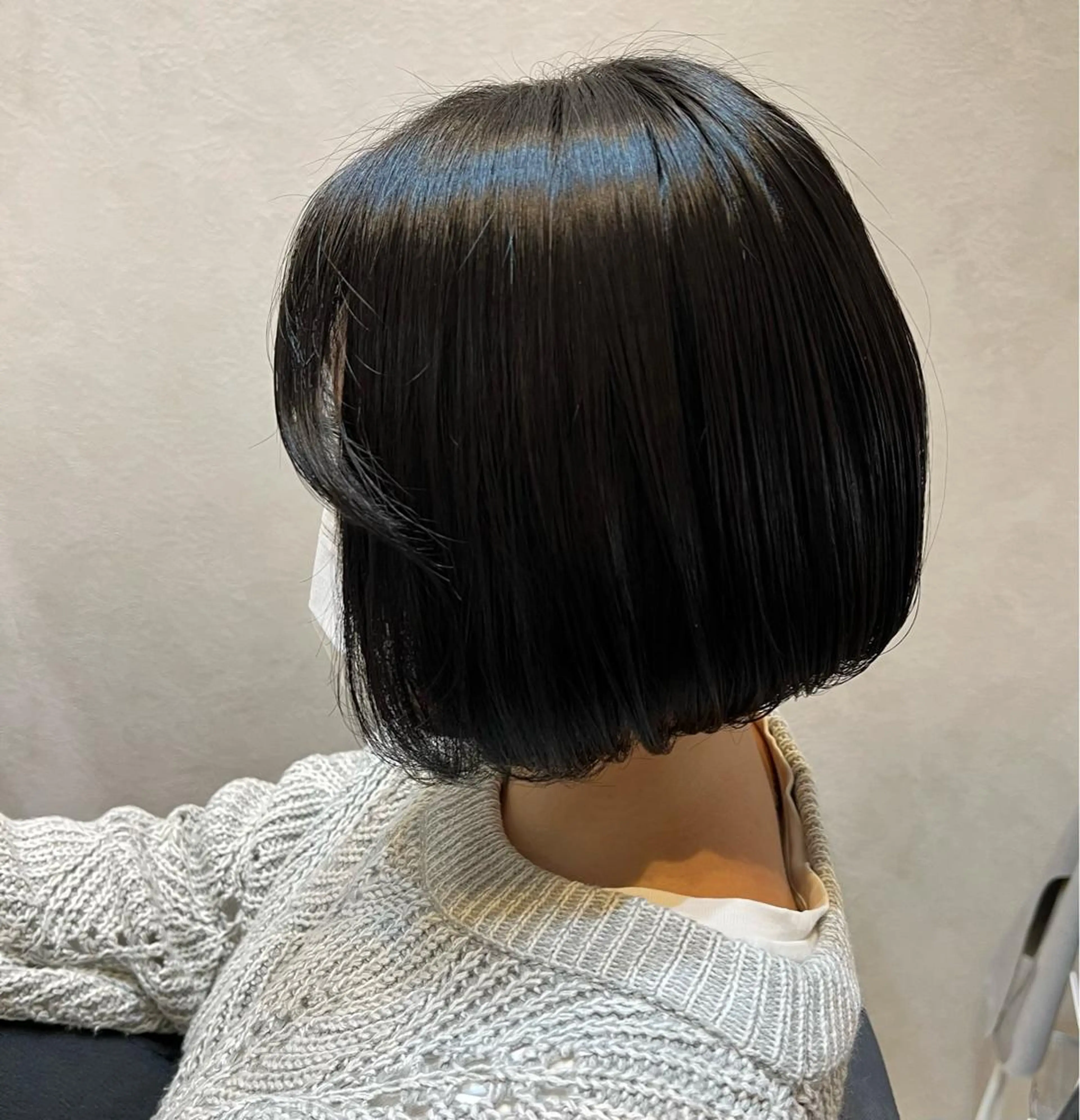 ショート カラー バレイヤージュ 黒髪 ブリーチ ブルーカラー ブルーブラック ヘアカラー トリートメント "今"だけでない美髪 KOTOMIのヘアスタイル